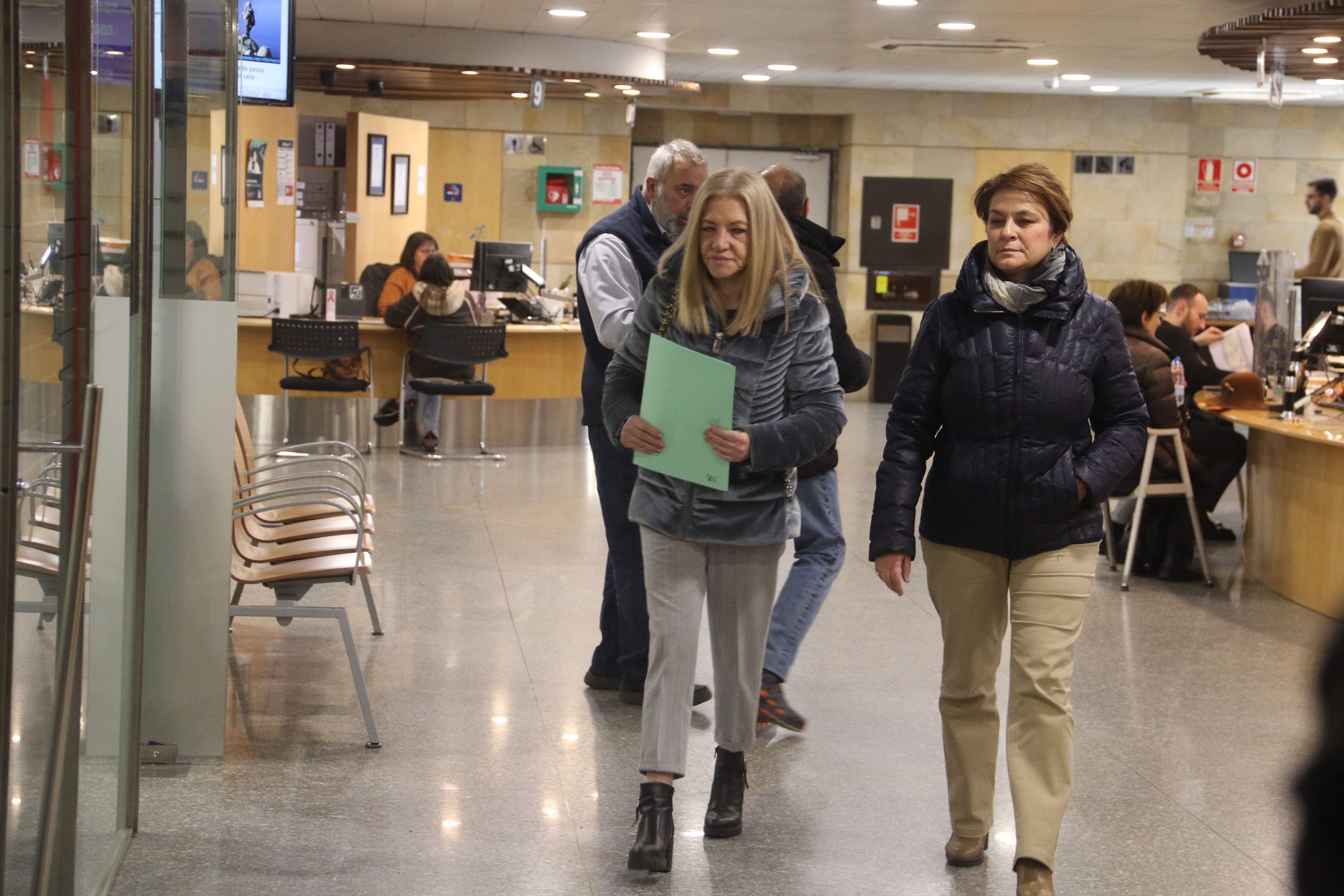 Les dues representants dels assalariats a la CASS, Jacqueline Caubet i Montserrat Martínez, aquest matí a Govern.