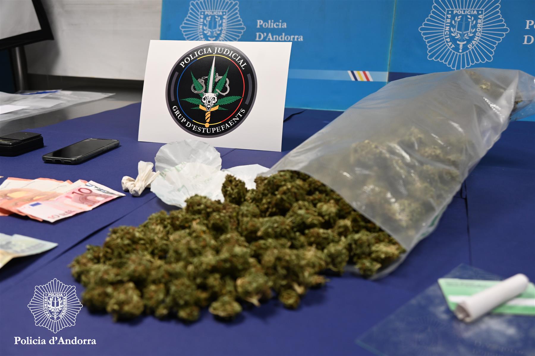 Una part de la droga comissada. Una part de la droga comissada.