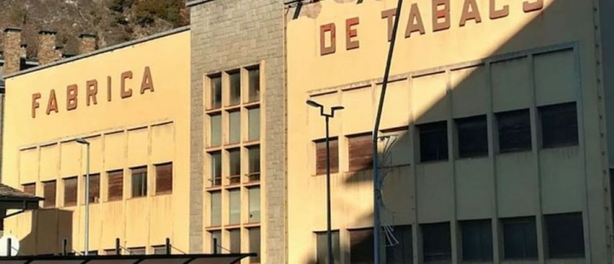 Façana de l'edifici de Catsa.