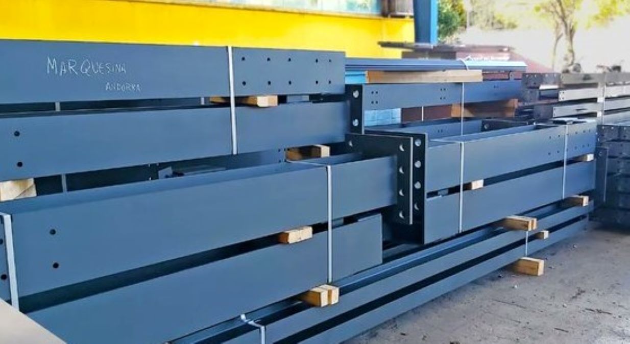 Material per a les marquesines fotovoltaiques dels aparcaments de Grandvalira.