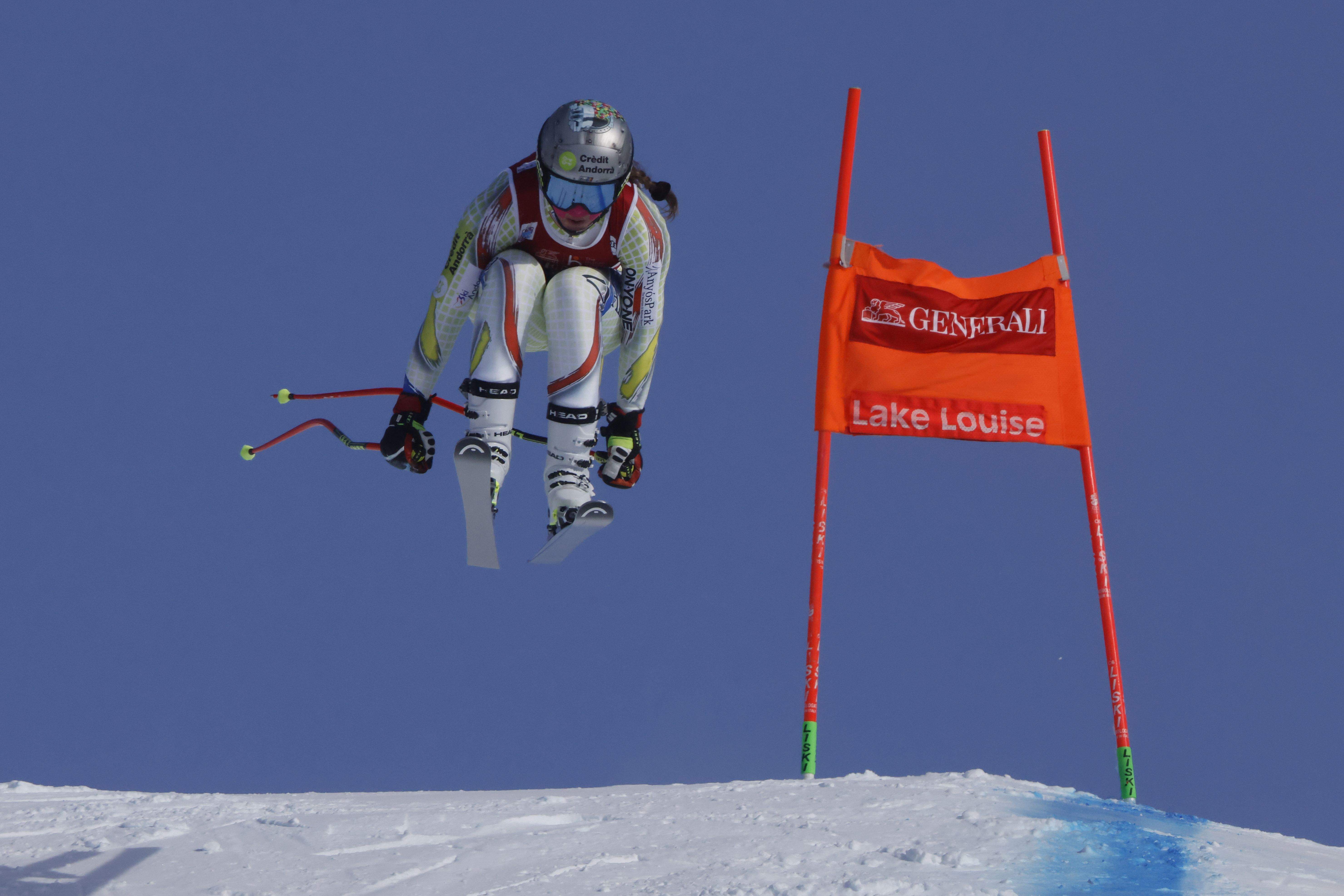 Salt de Cande Moreno durant el traçat que feia a Lake Louise.