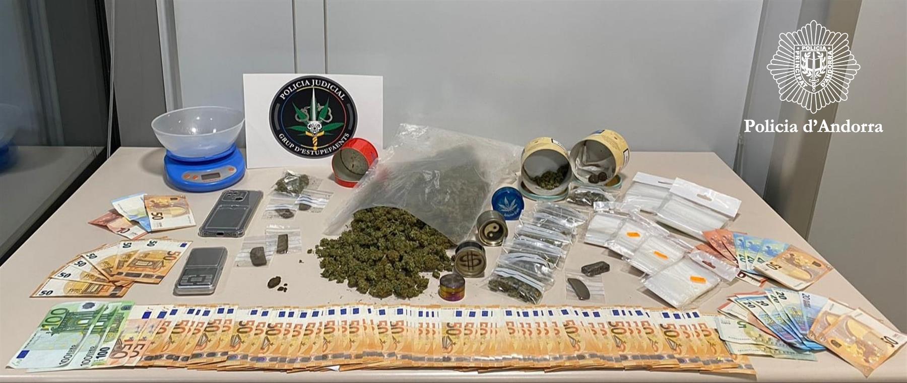 Diners, estupefaents i altres materials comissats. Diners, estupefaents i altres materials comissats.