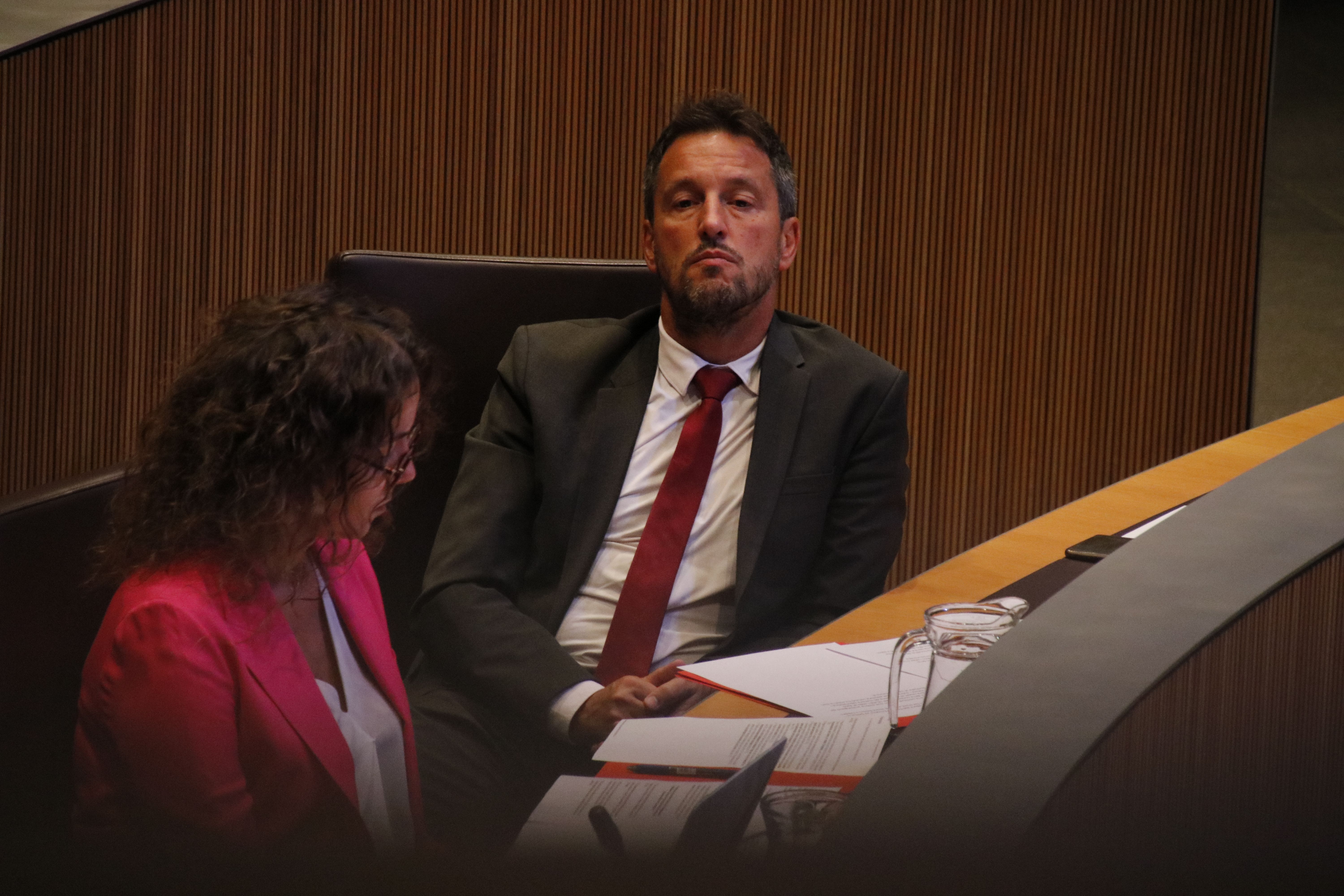 Judith Salazar i Pere Lopez al seus escons del Consell General.