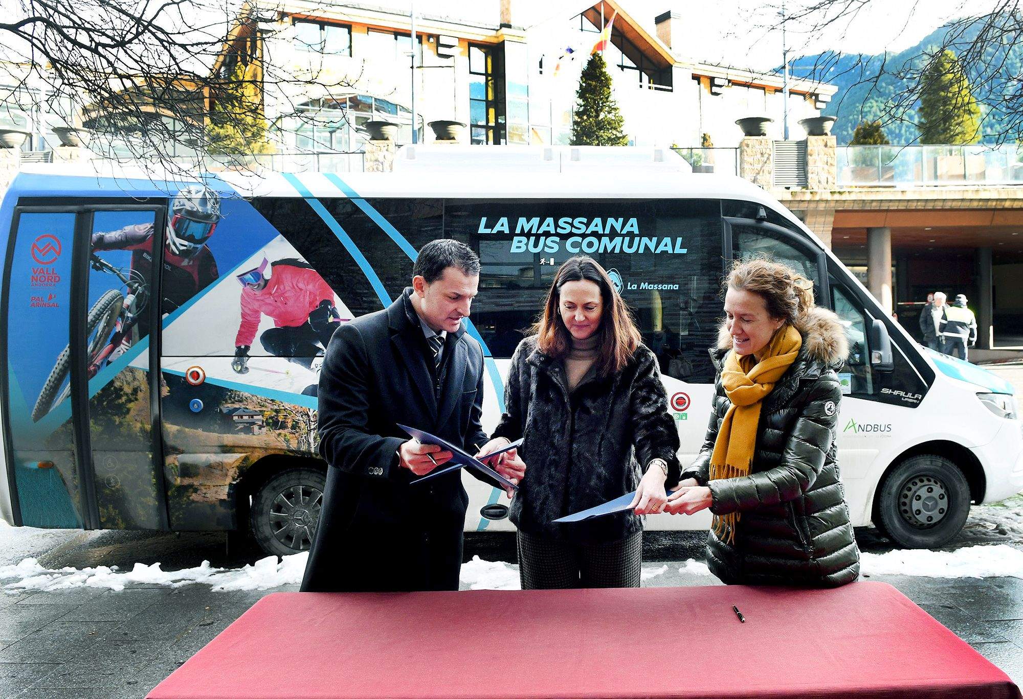 Gallardo, Calvó i Molné han signat el conveni.