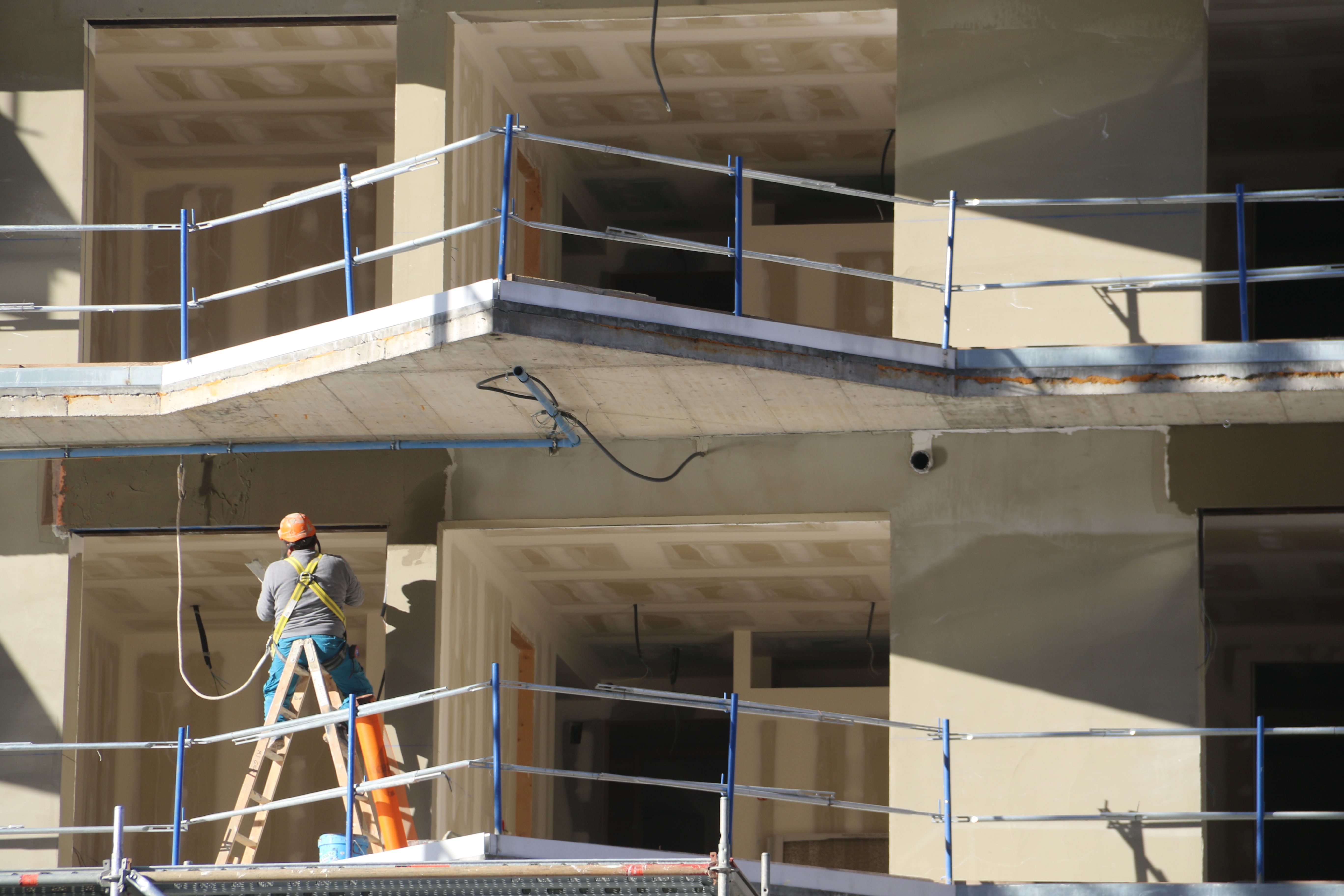 Un operari de la construcció en una obra.