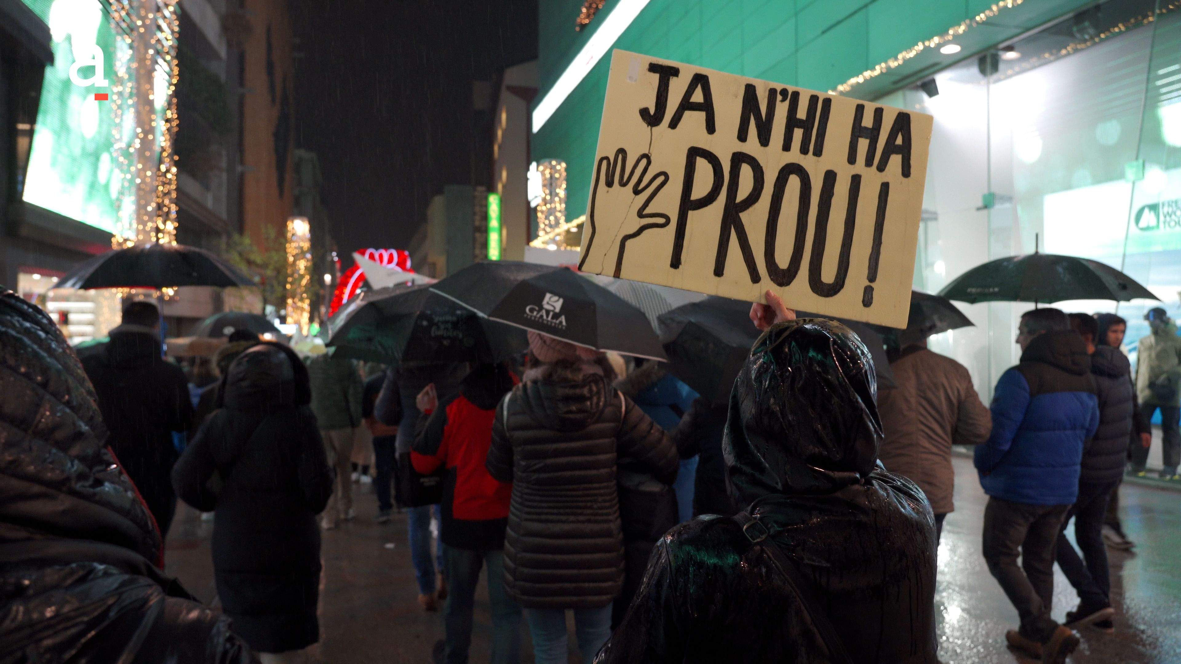 Una imatge de la mobilització amb el rètol que recull l'eslògan de l'acció reivindicativa.