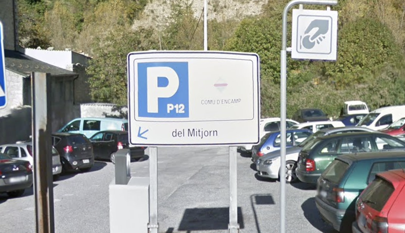 El vehicle amb els seus ocupants a l'interior es va acabar localitant a l'aparcament del Mitjorn.