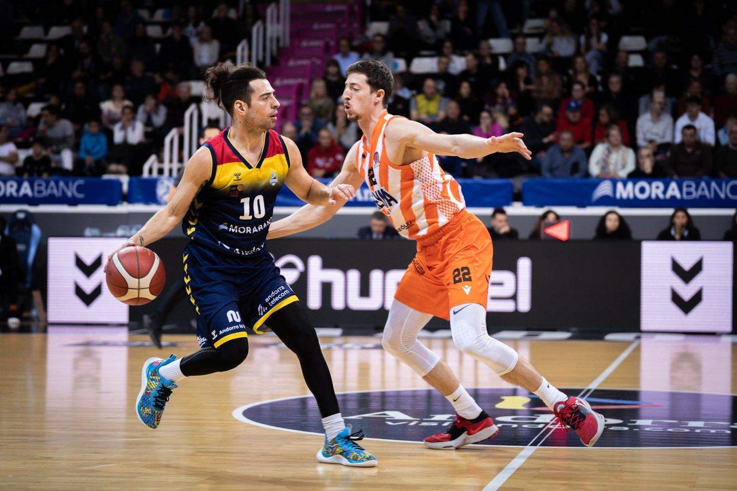 El base valencià, Josep Pérez, vestint la samarreta tricolor.