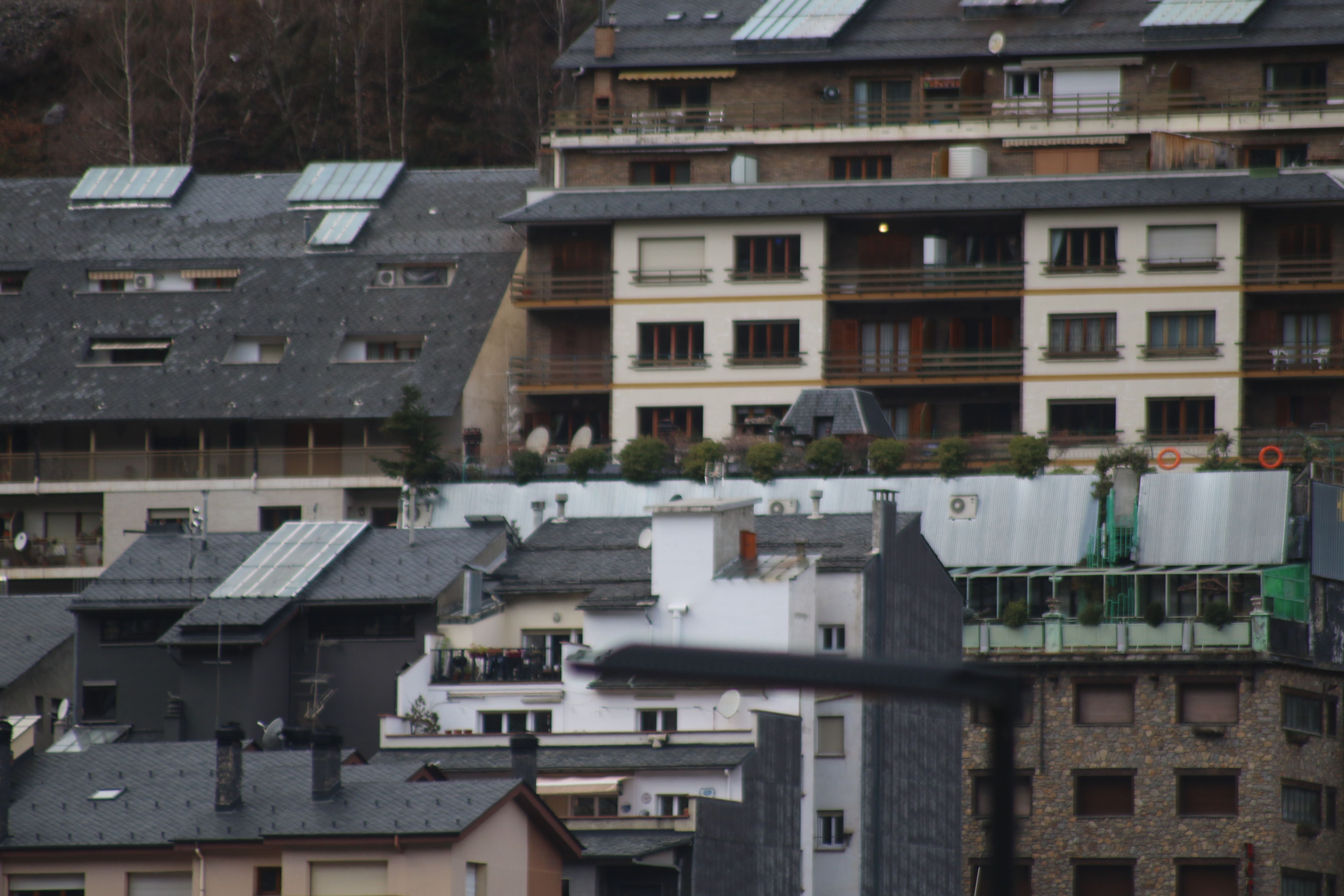 Vista d'un grup d'habitatges a la capital.