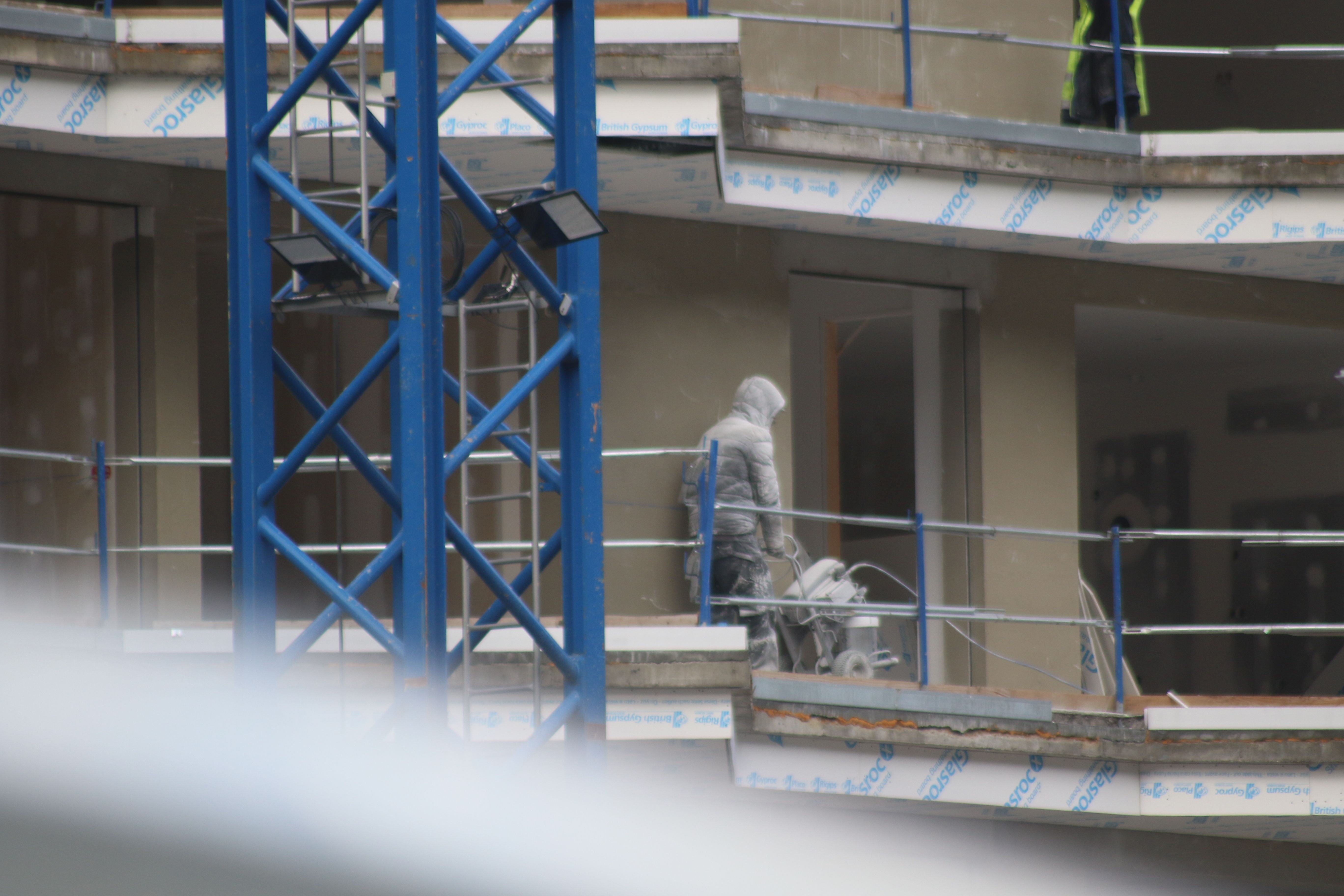 Un treballador de la construcció en una obra