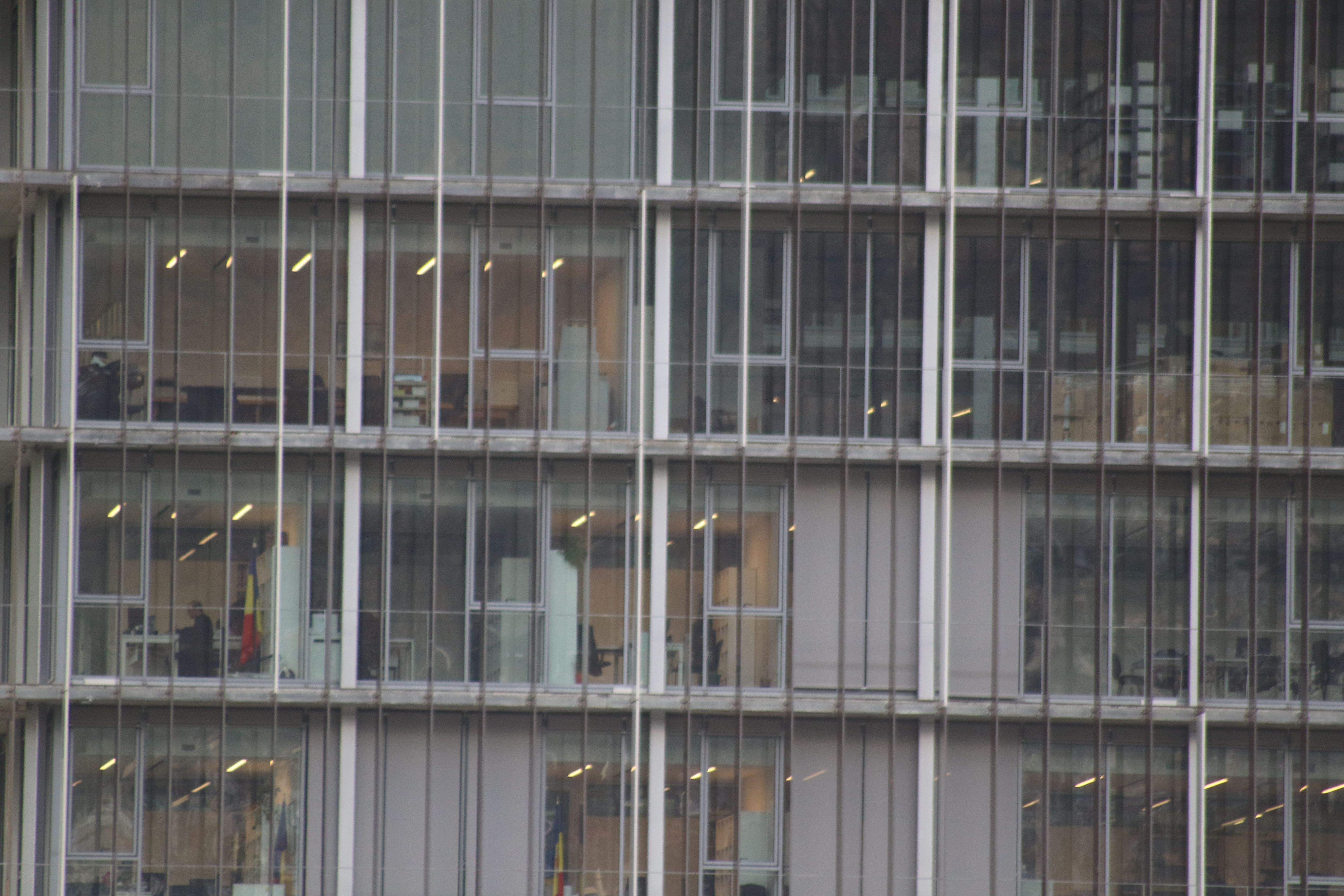 Despatxos de la Seu de la Justícia des de l'exterior.