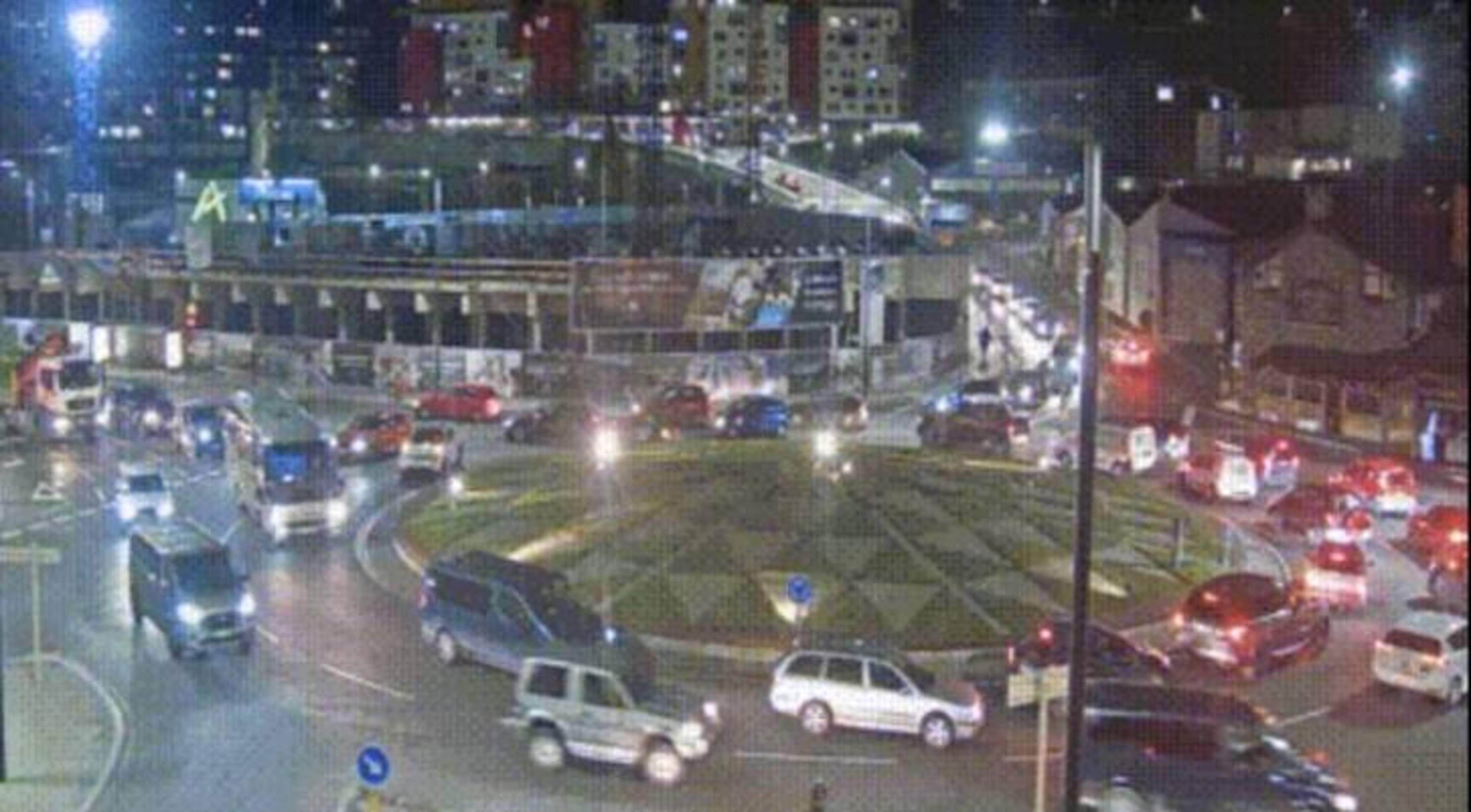 Retencions al punt rodó de la Comella arran del xoc.