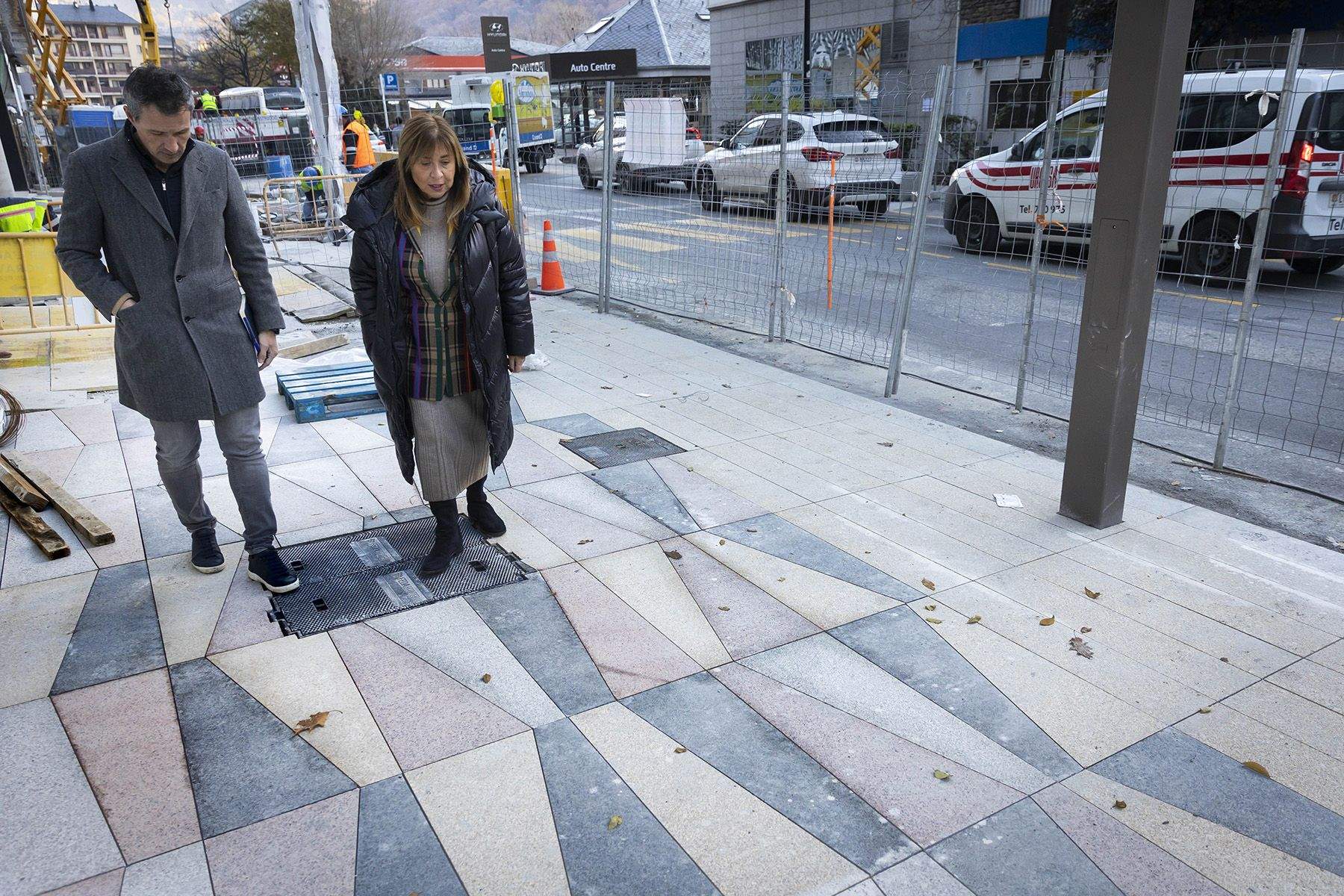 Astrié i Marsol, a un dels trams gairebé enllestits del carrer Prat de la Creu.