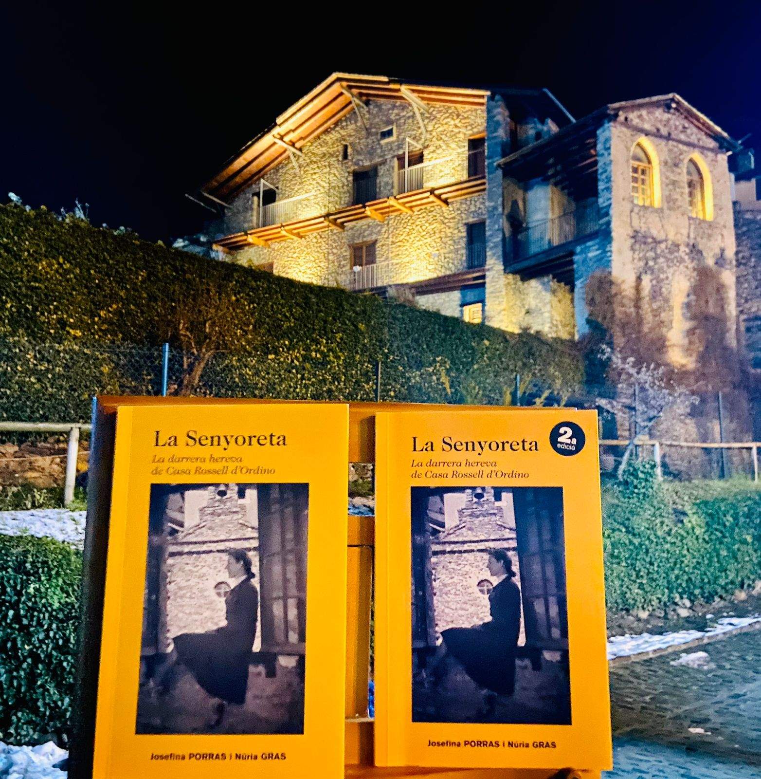 Exemplars de les dues edicions.