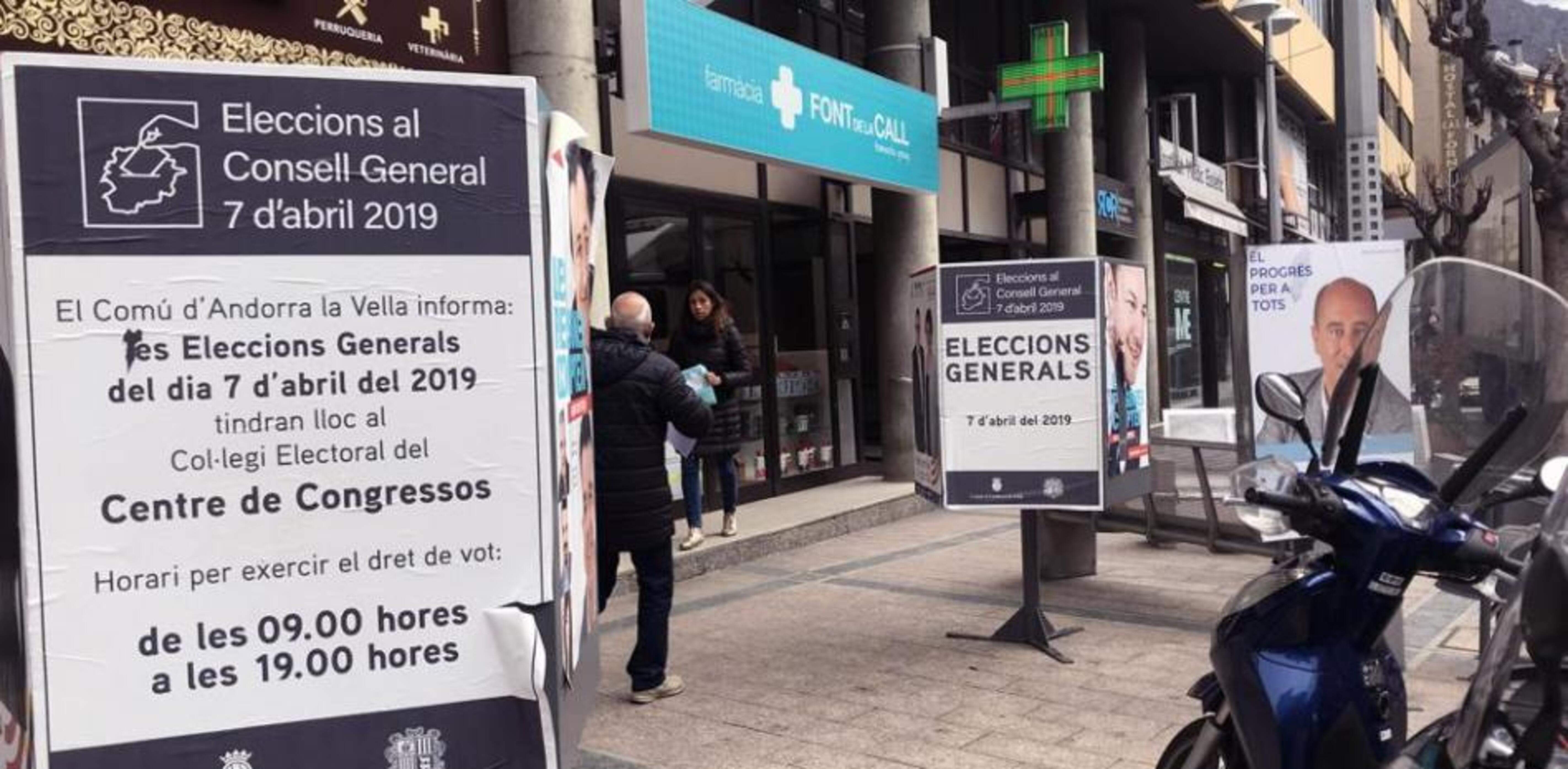 Cartells relatius a les eleccions generals del 2019.