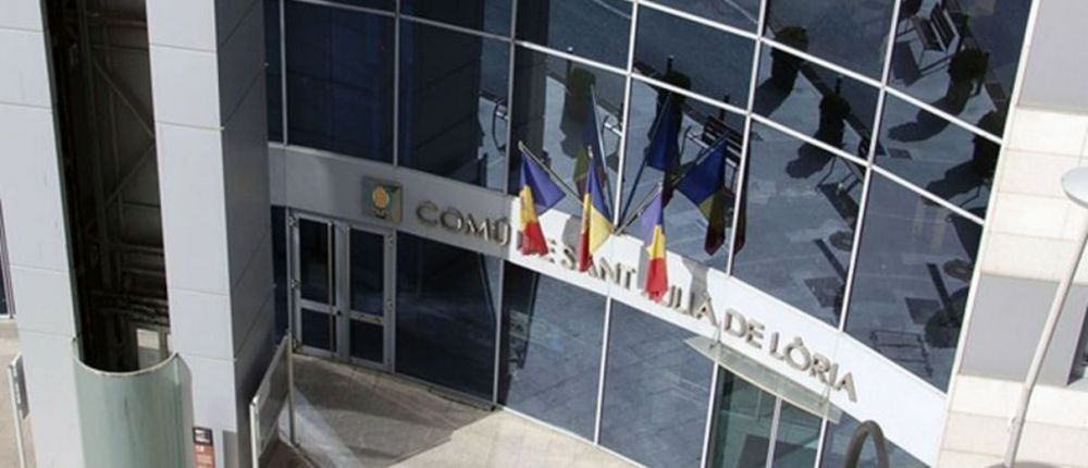 Una imatge de la façana del comú de Sant Julià.