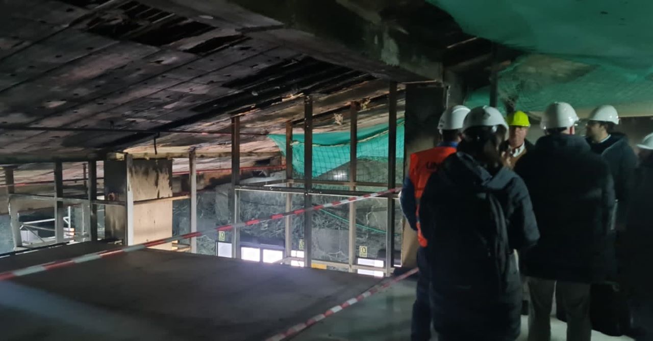 Càrrecs electes i tècnics durant la visita d'obra al Centre Cultural el 19 de desembre.