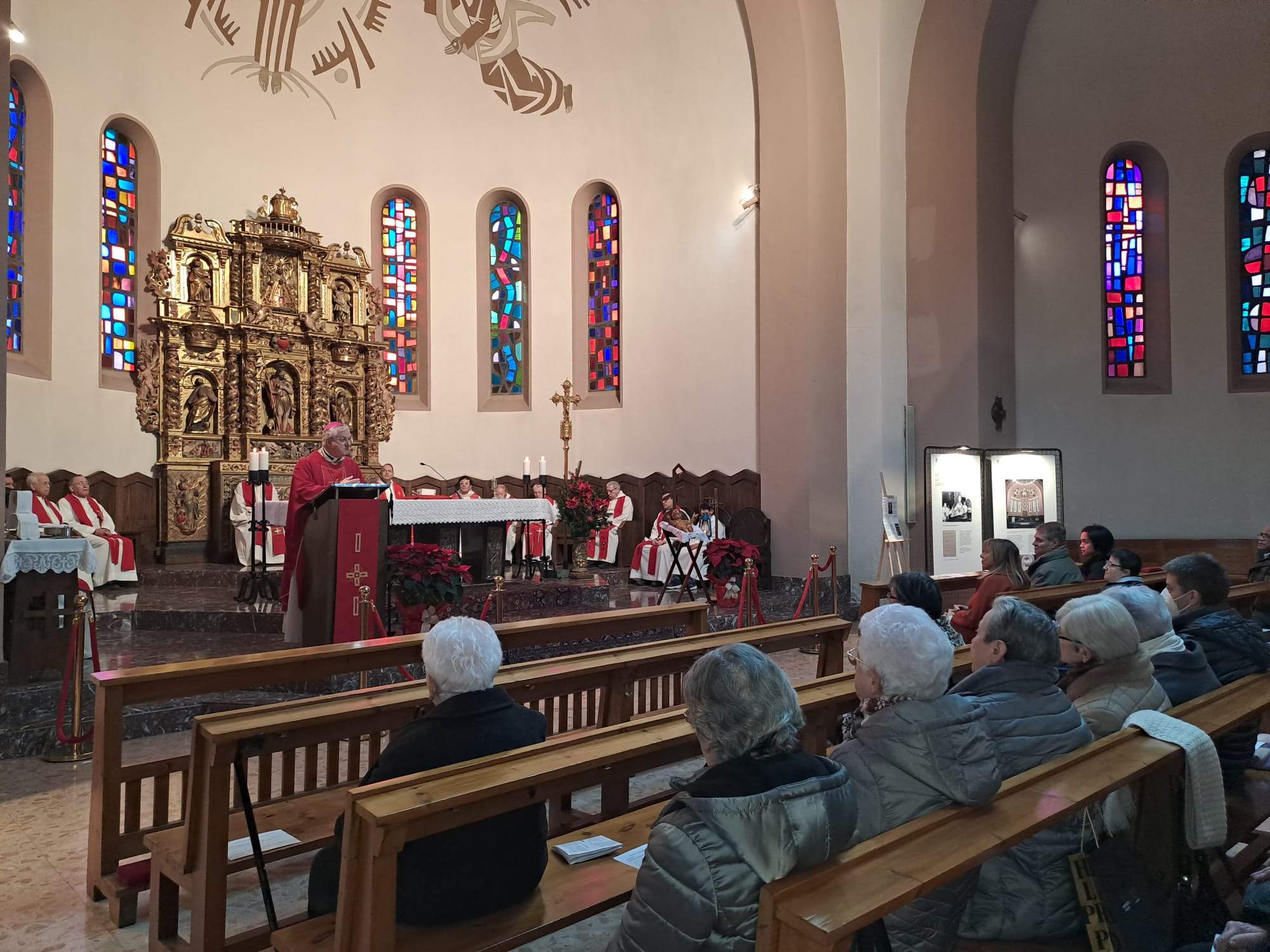 Un instant de l'ofici celebrat a Sant Esteve.