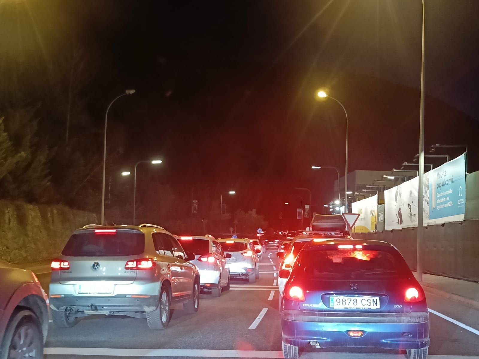 Retencions per sortir del país aquest dimarts al vespre.