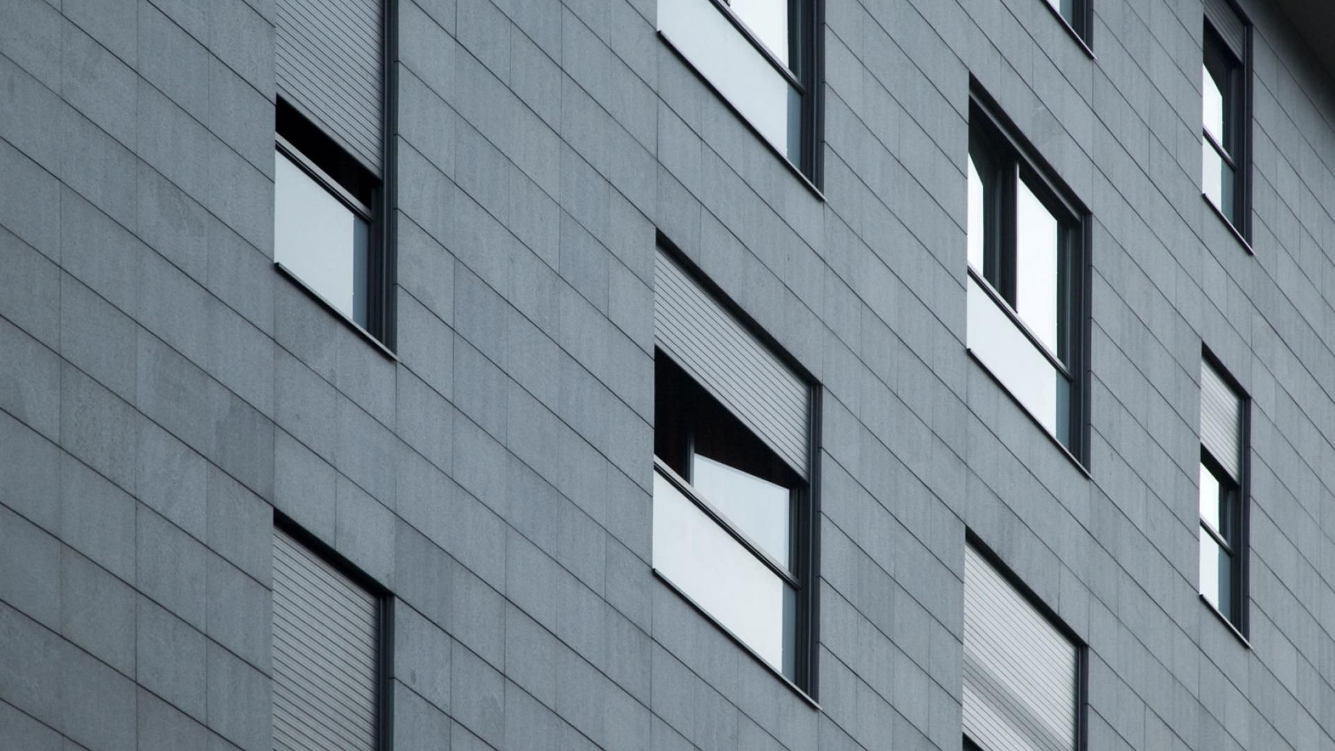 Façana d'un edifici obra de Joan Casamajor i Pere Aixàs.