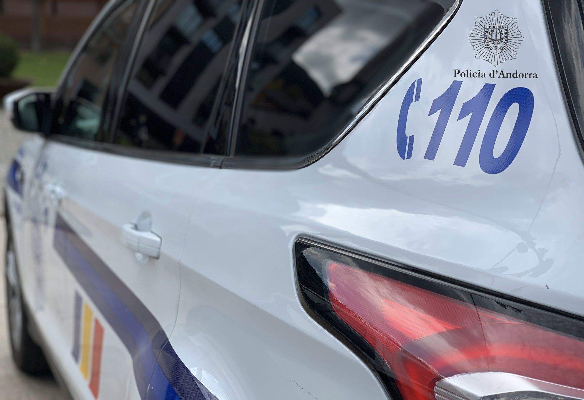 Un cotxe de policia.