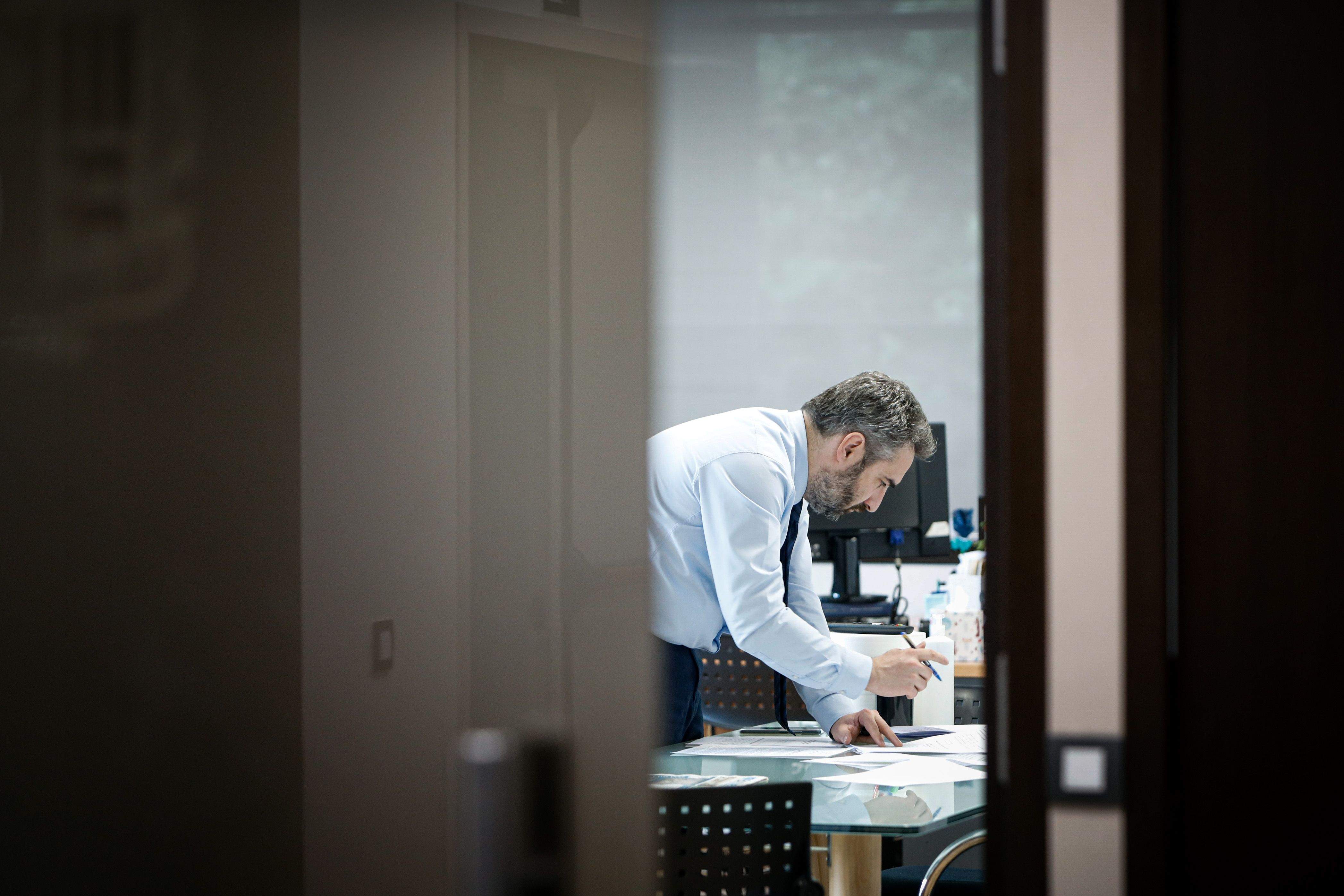 El ministre de Finances, Eric Jover, al seu despatx.