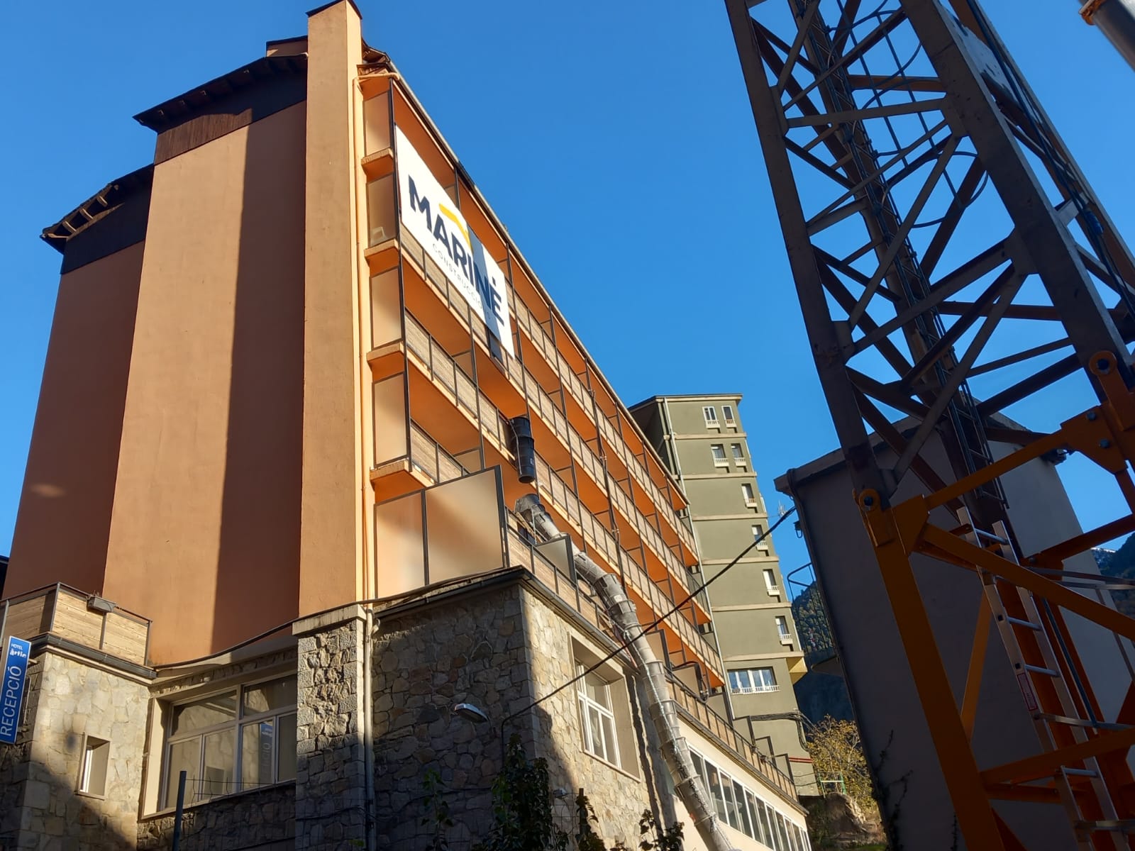 L'edifici en el qual ja s'estan fent obres. L'edifici en el qual ja s'estan fent obres.