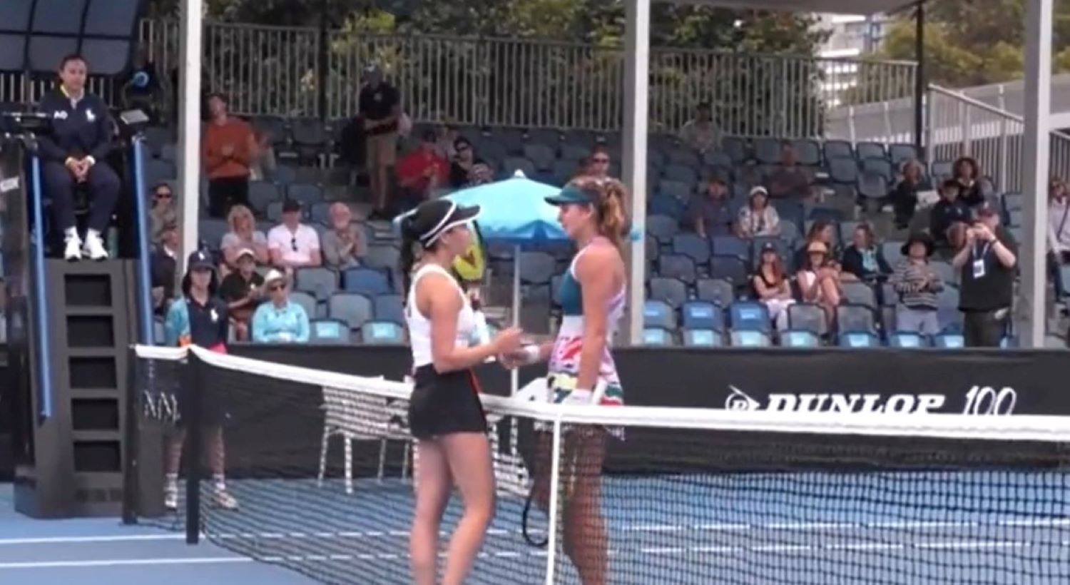 Lys i Jiménez se saluden un cop finalitzat el partit.