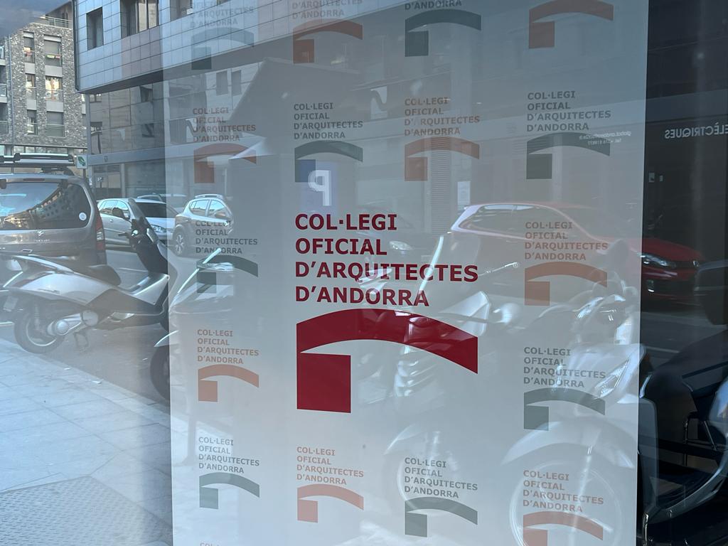 Façana del Col·legi Oficial d'Arquitectes.