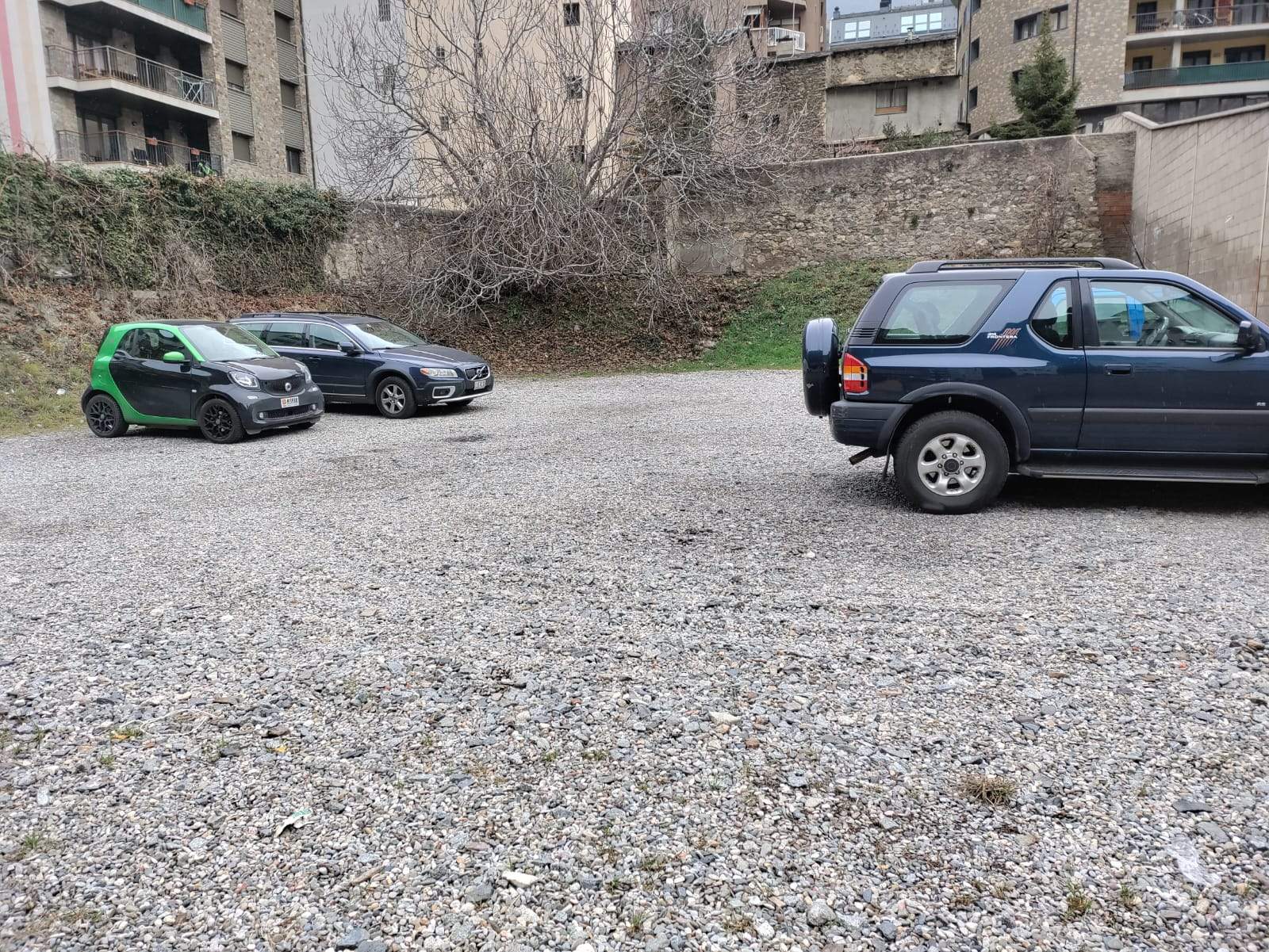 Els treballs del Centre Cultural Lauredià han obligat a traslladar les olles de l'escudella a aquest aparcament.