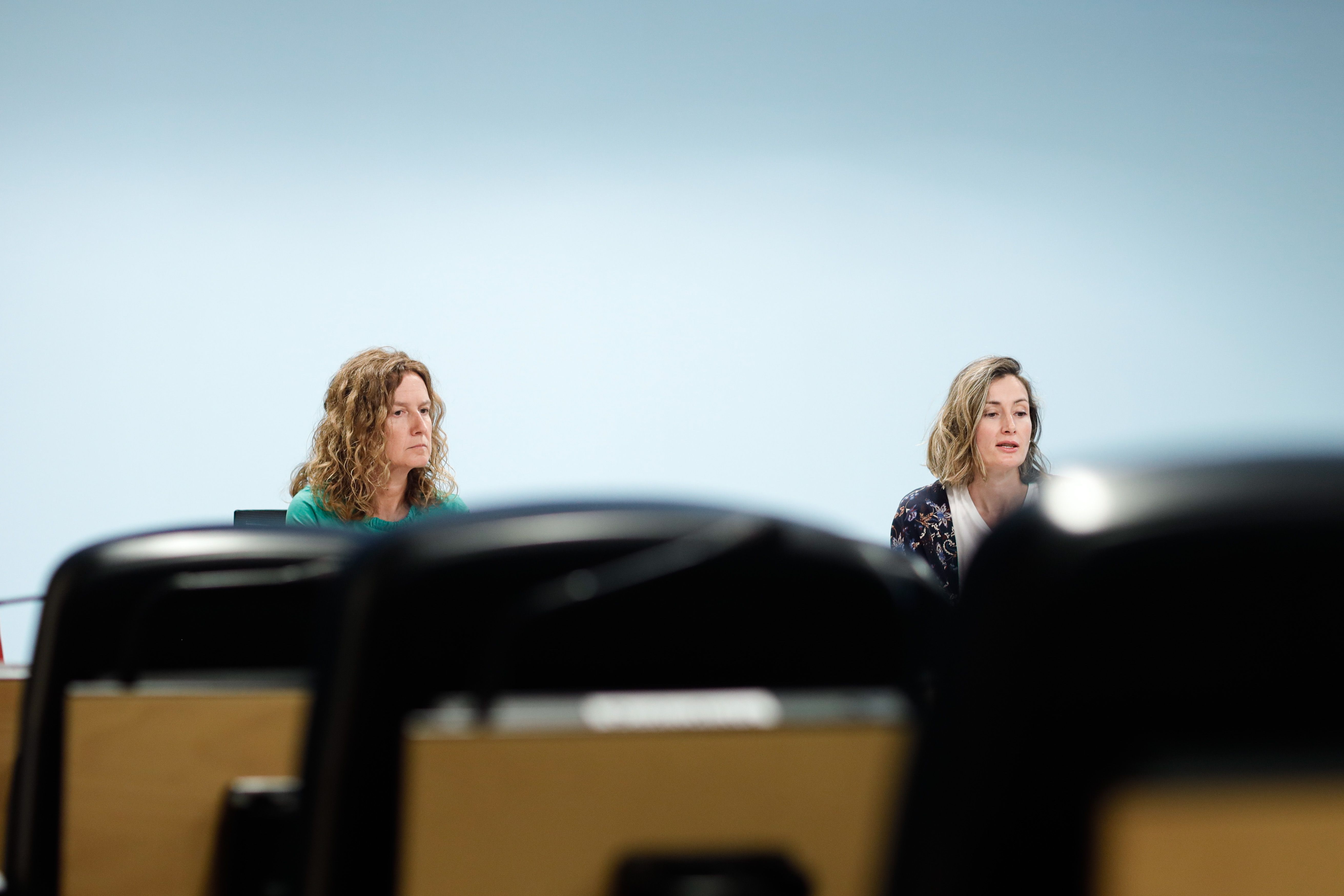 La ministra de Medi Ambient, Sílvia Calvó, i la directora del departament, Sílvia Ferrer.