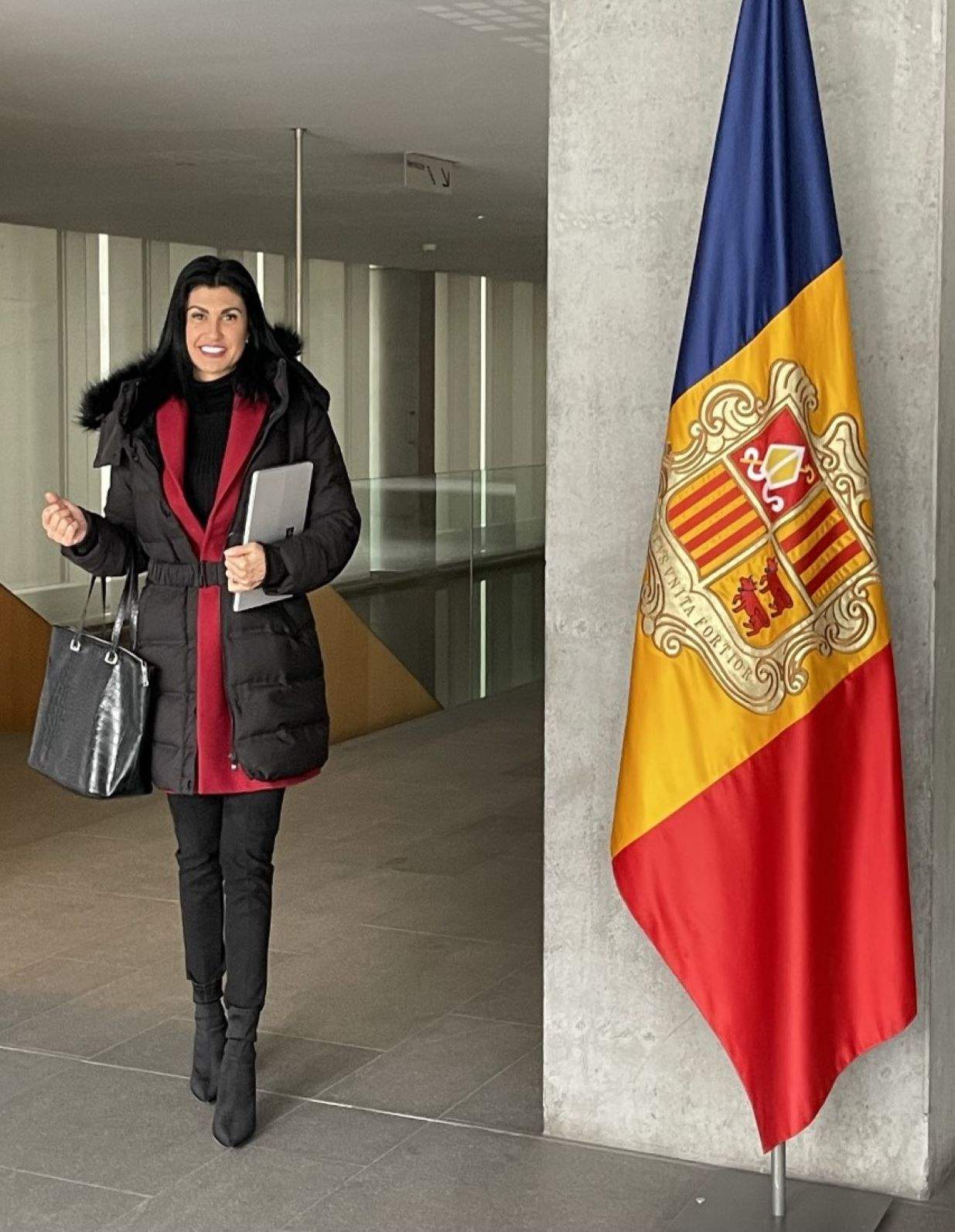 Carine Montaner sortint d'una reunió al Consell General. Carine Montaner sortint d'una reunió al Consell General.