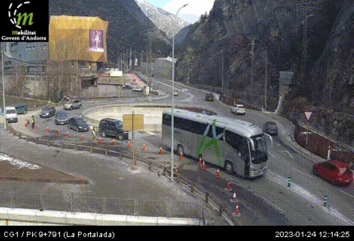 La rotonda de la Borda Sabaté aquest dimarts amb un carril tallat.