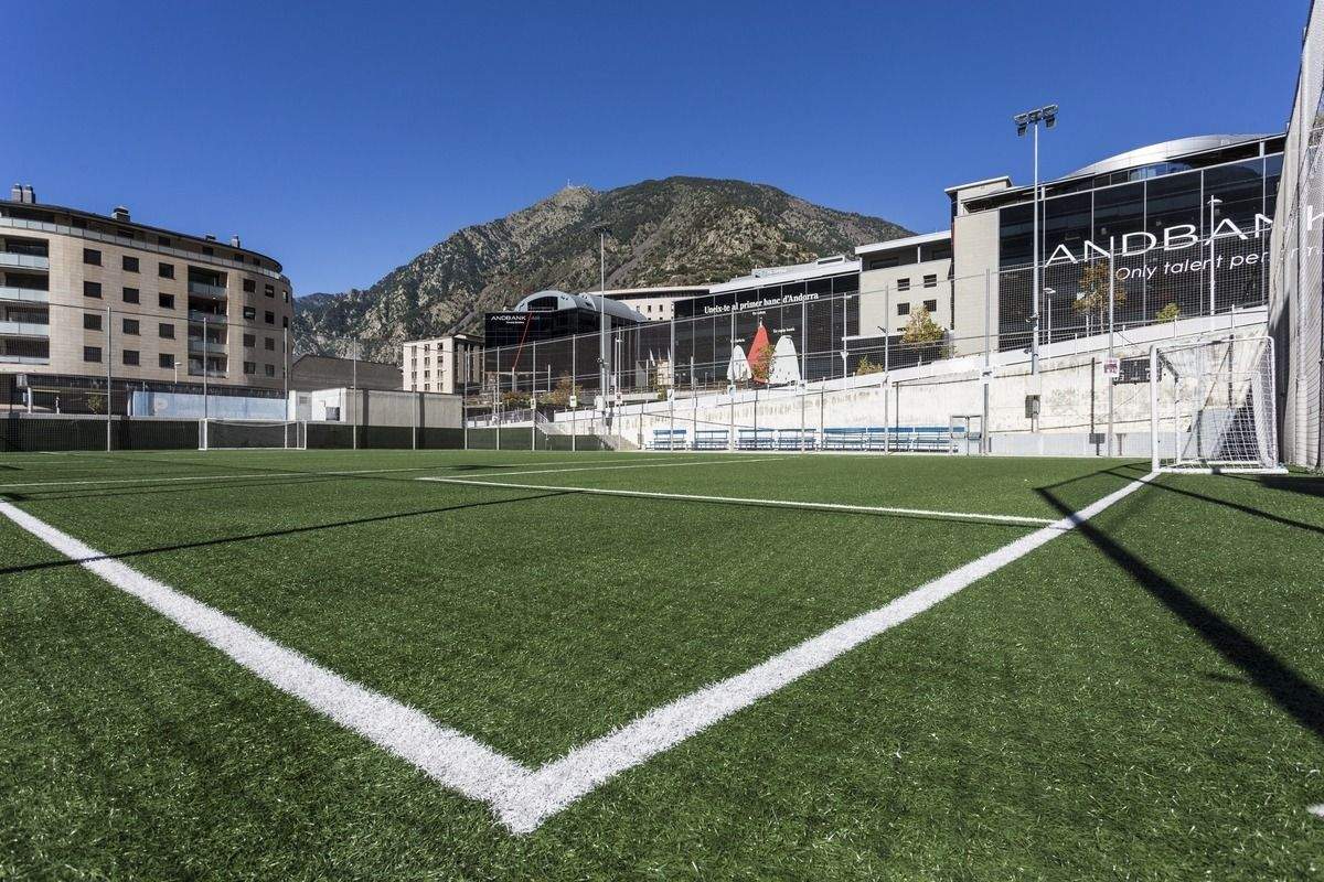 Una imatge del camp de futbol del Prat del Roure, on van passar els fets.