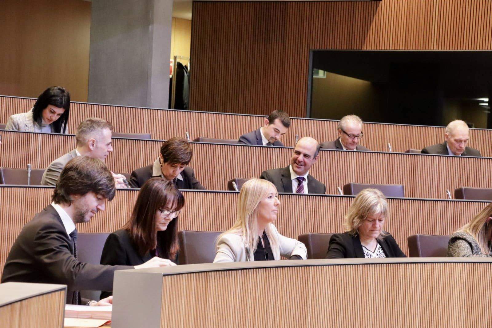 Consellers de la majoria durant una sessió de Consell.