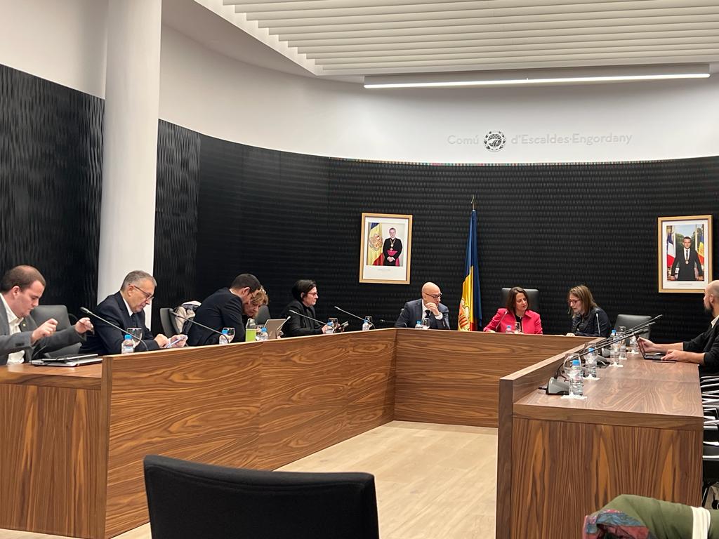 Instants previs a la sessió de consell de comú d'Escaldes.