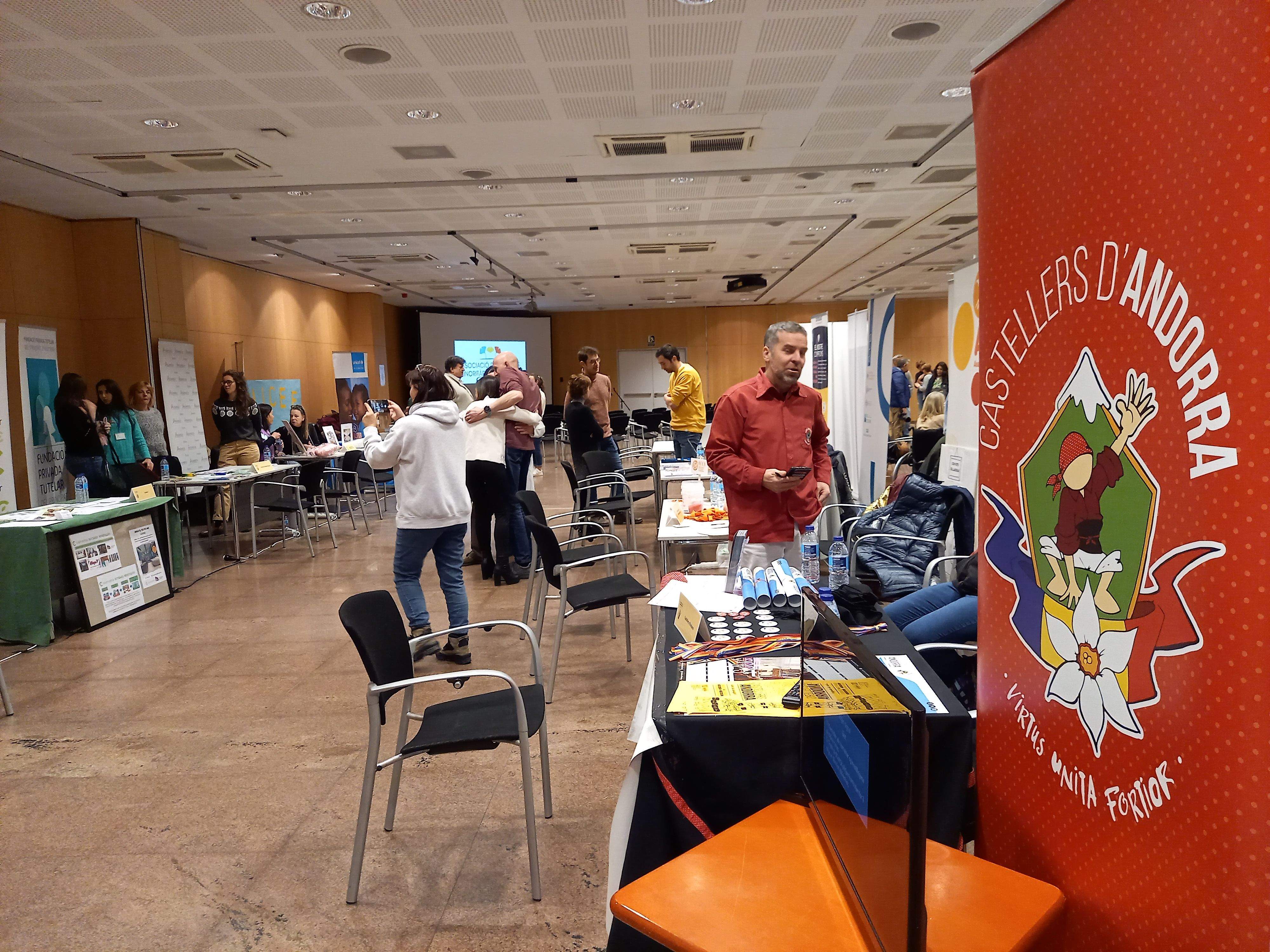 Alguns dels estands de les entitats participants a la fira.