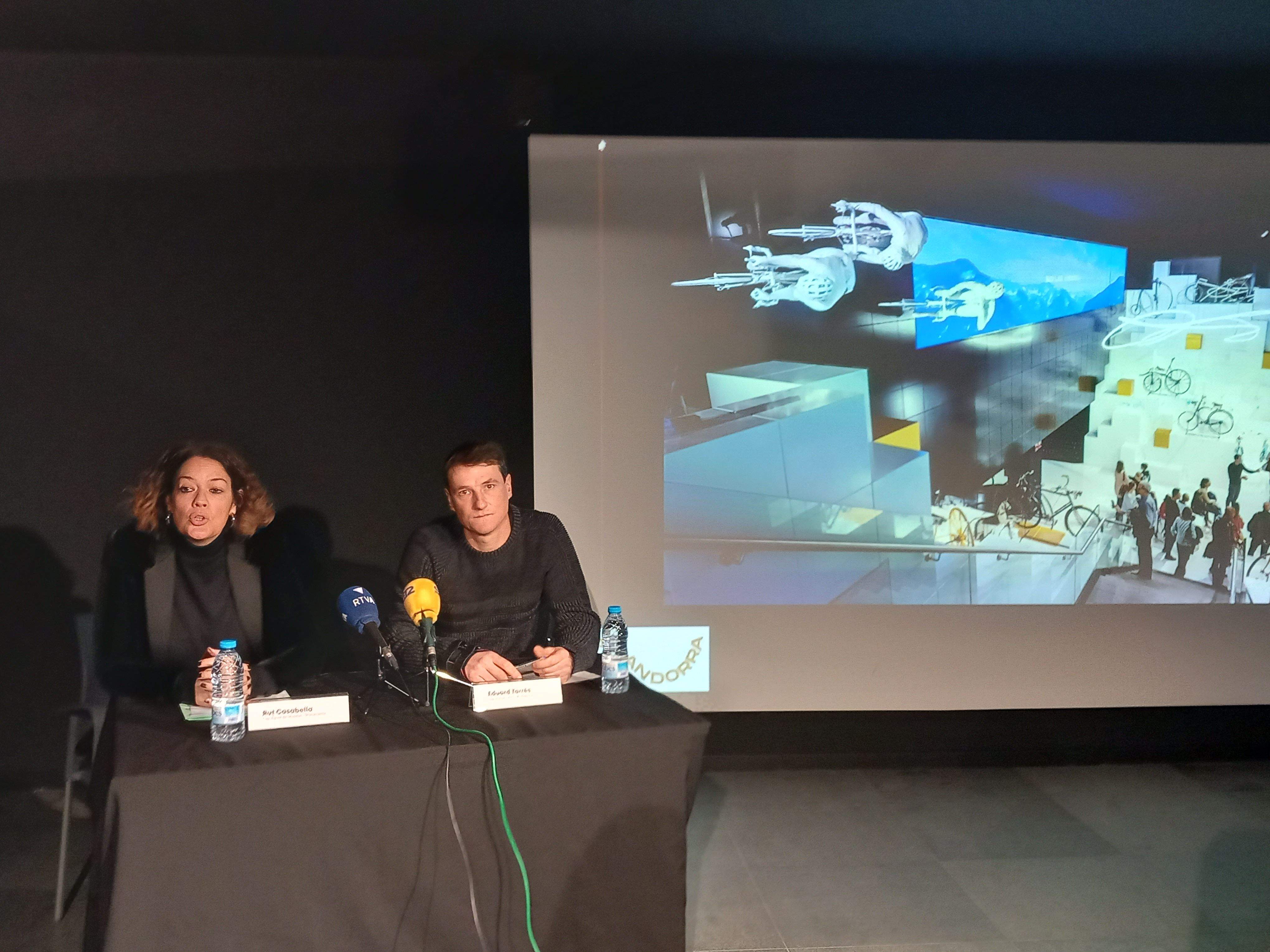 Rut Casabella i Eduard Tarrés durant la compareixença.