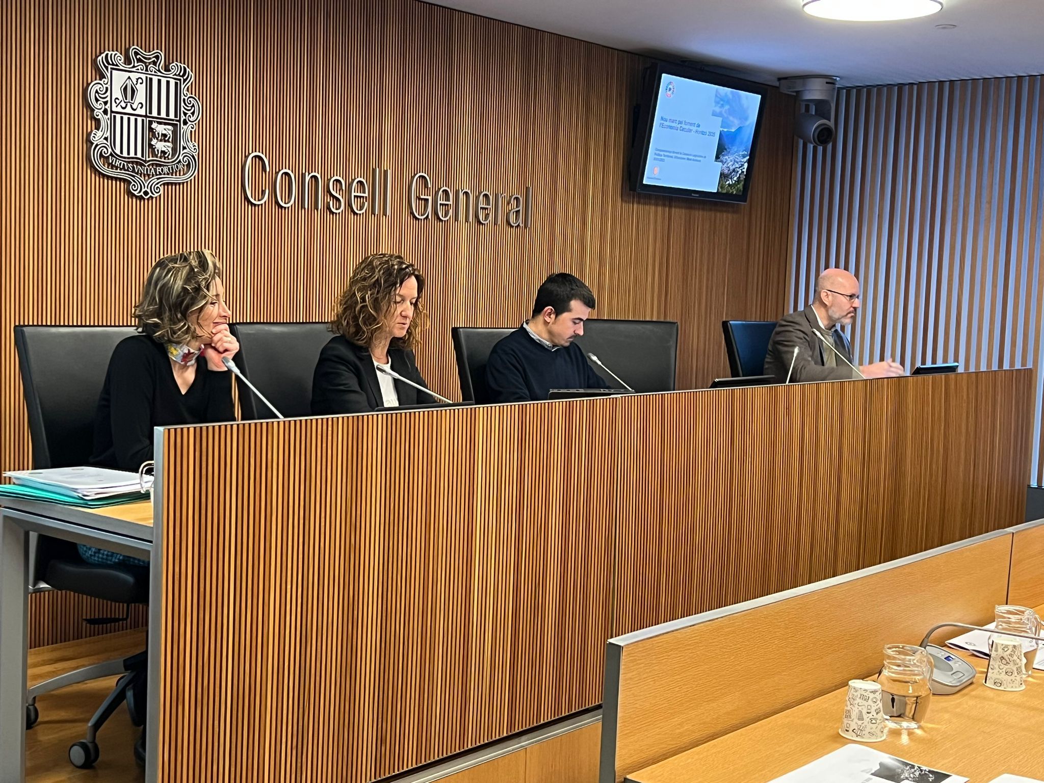 Un instant de la compareixença de la ministra de Medi Ambient