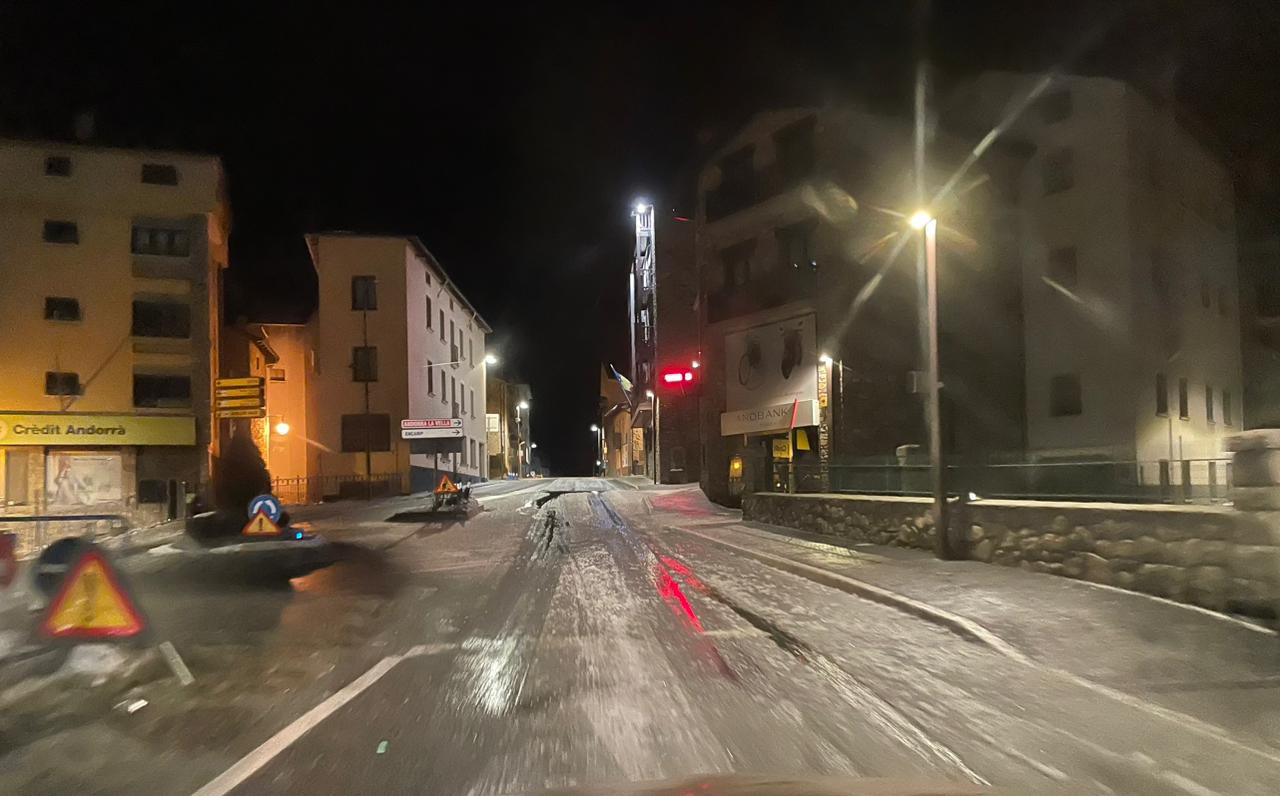 Estat de la carretera passades les cinc d'aquest matí.