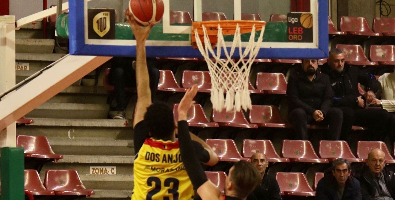 Dos Anjos anota malgrat l'oposició de Bulic al partit d'aquest dimecres.