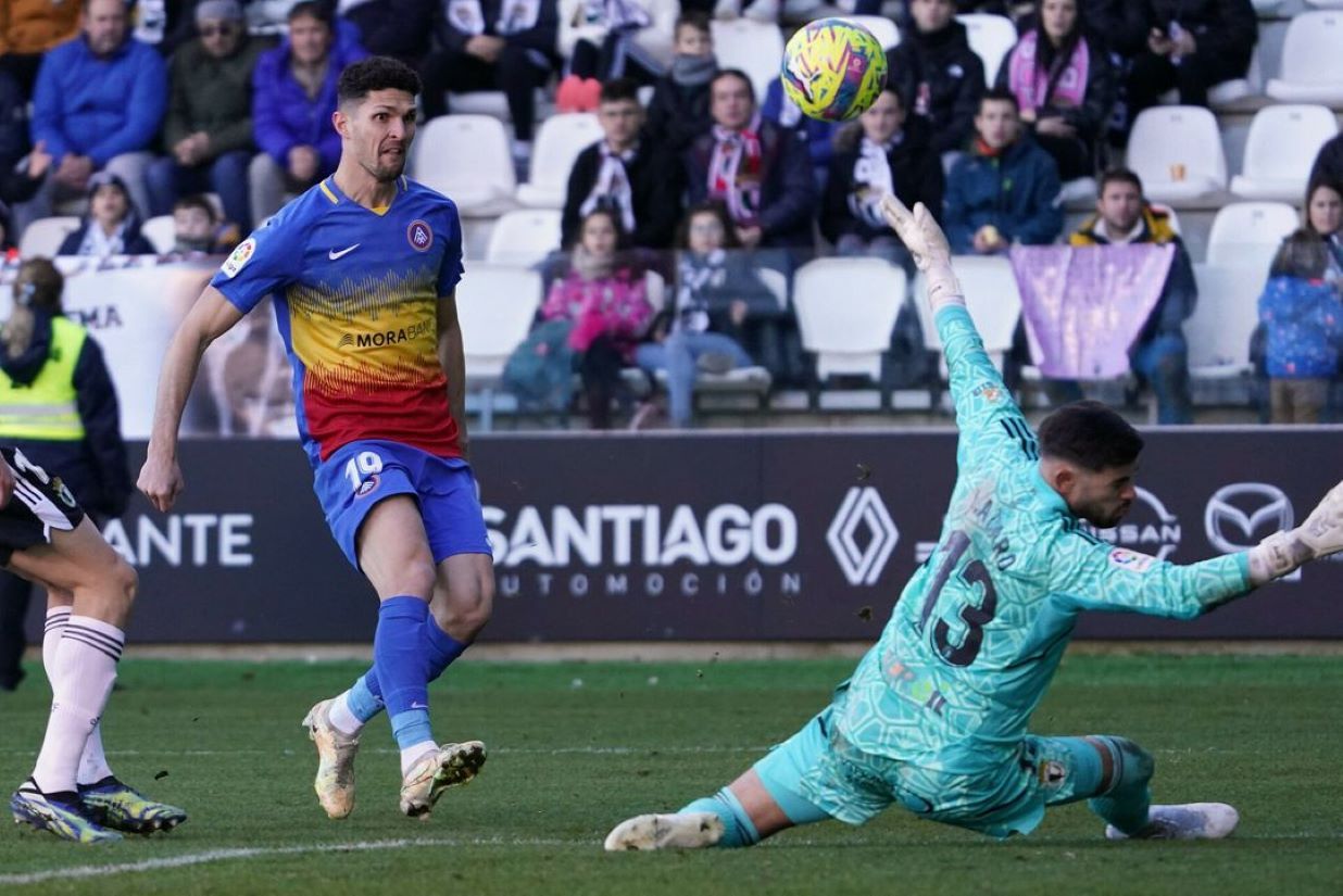 Christos Almpanis marca un gol al camp del Burgos.