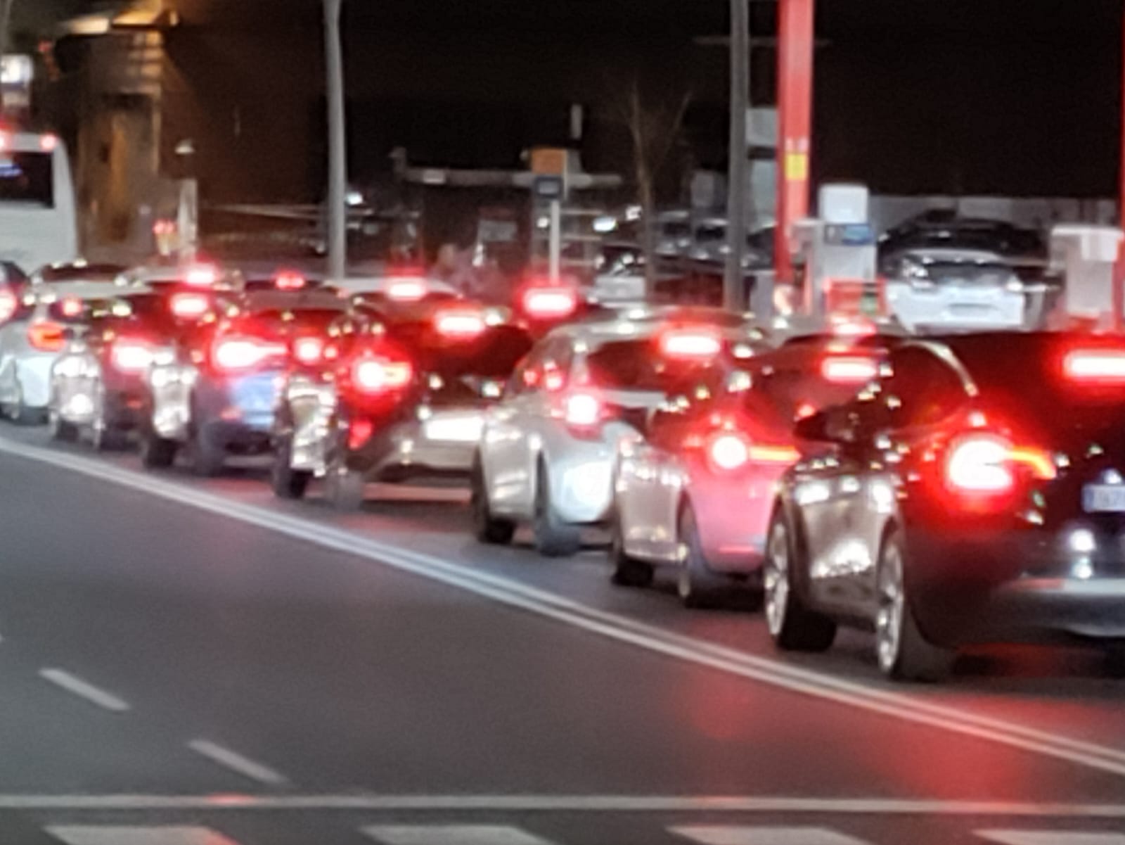 Cua de vehicles a Sant Julià de Lòria.