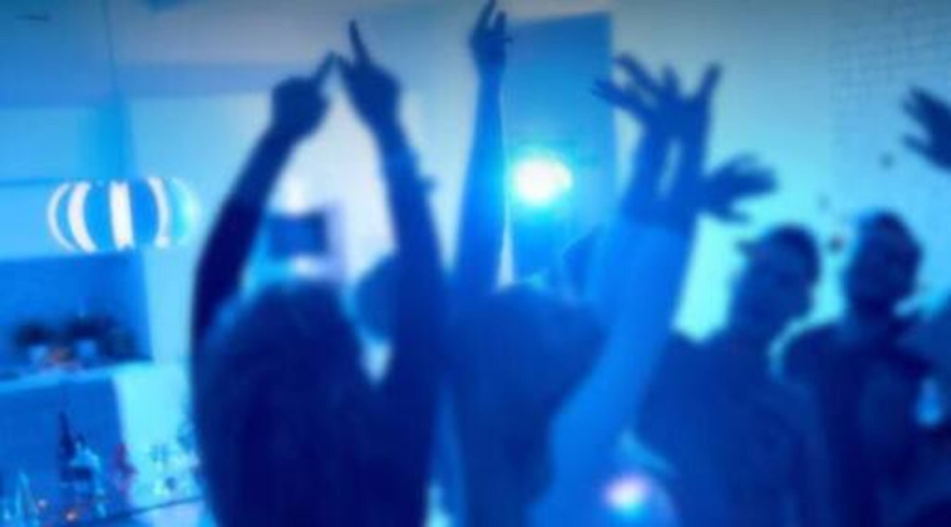 Festa en un local d'oci nocturn.