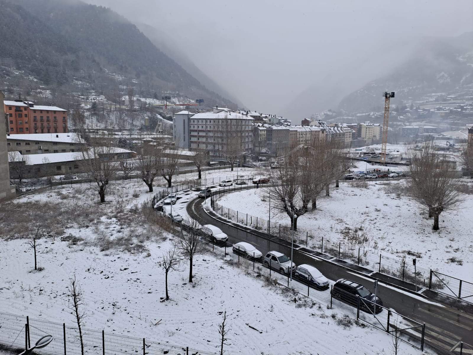 La neu ha caigut amb relativa força a Encamp.