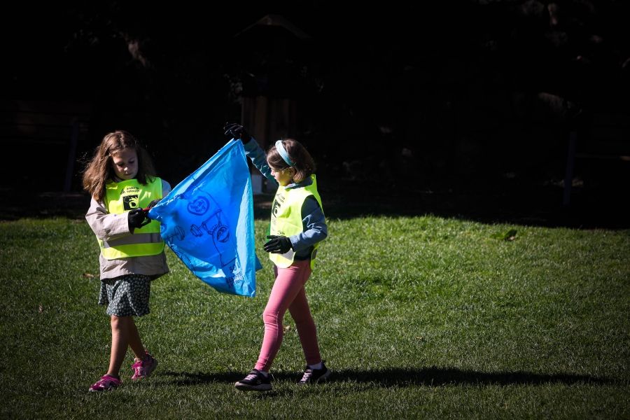 Infants participant en un acte d'Adnorra Sostenible