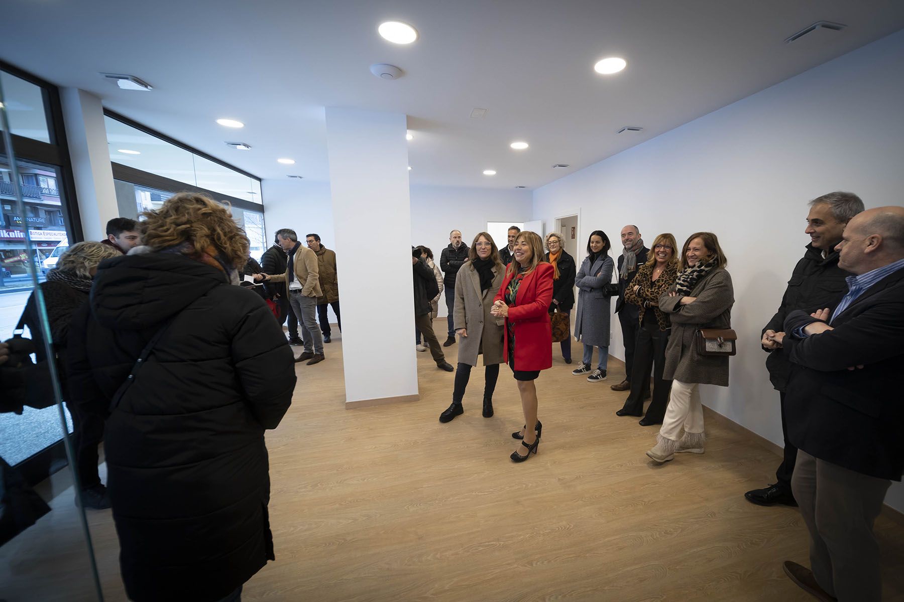 Conxita Marsol, de vermell, al centre de la imatge.