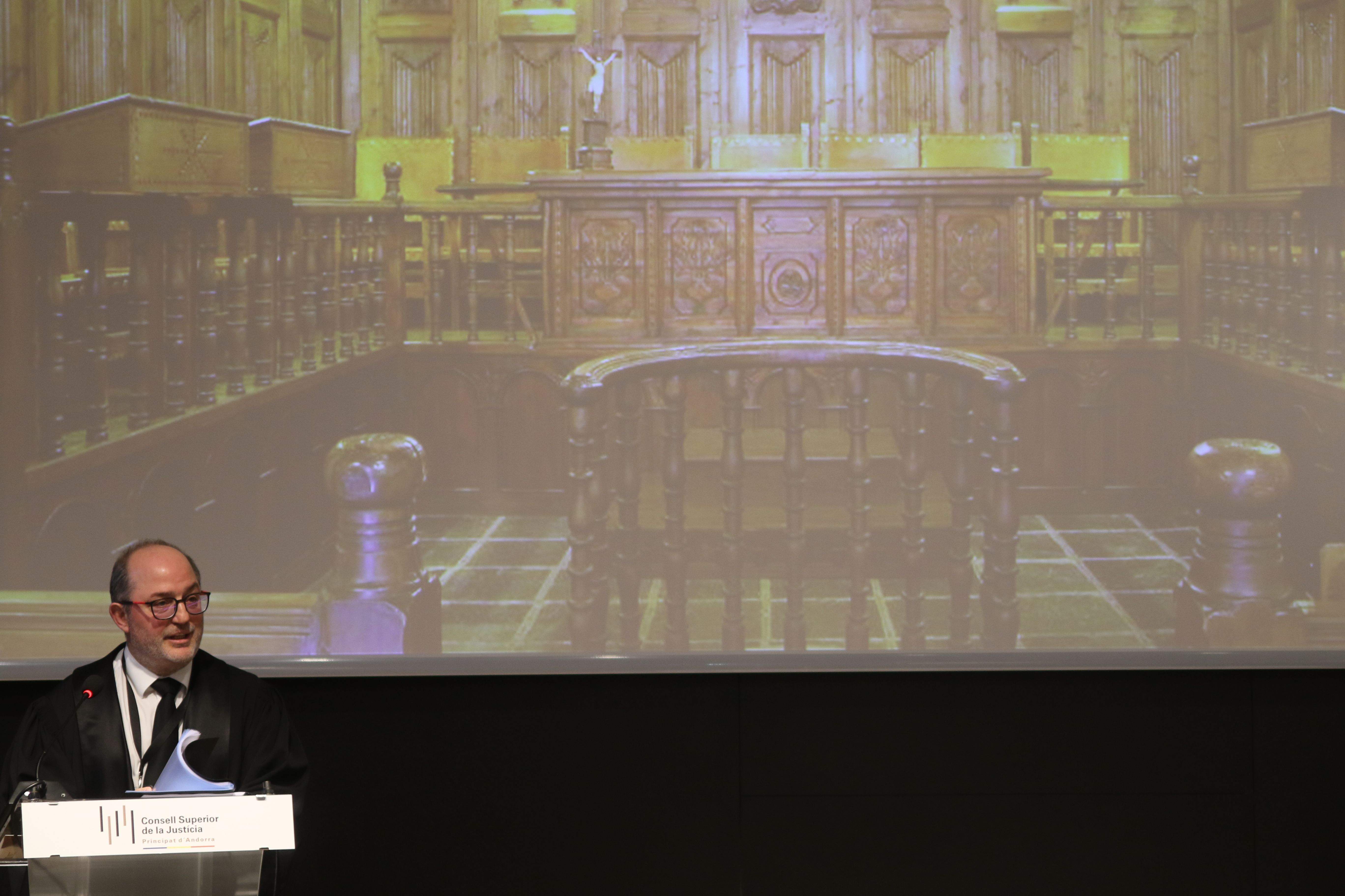 El fiscal general, Alfons Alberca, durant el seu parlament.