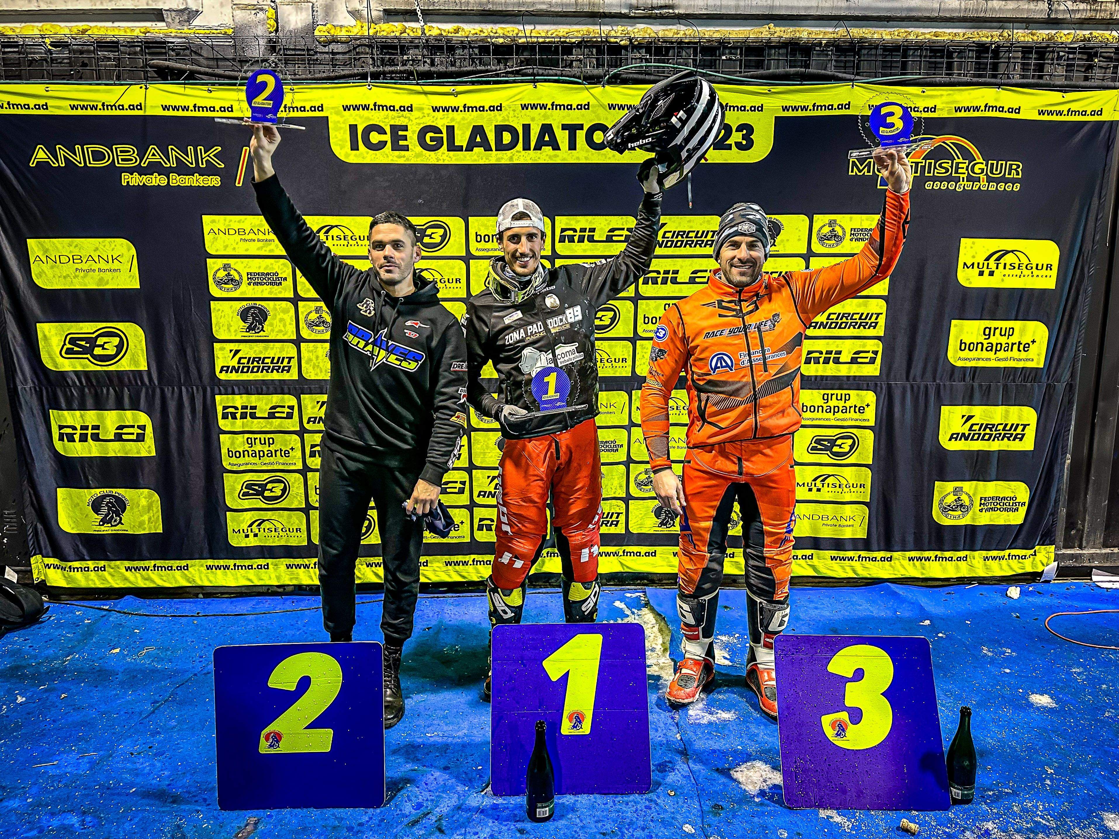 Xavi España, Marc Font i Cristian España al podi dels 'Ice Gladiators'.
