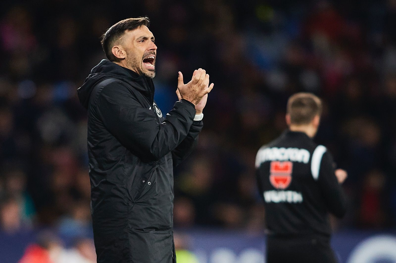 Sarabia esperona els seus homes durant el partit al Ciutat de València.